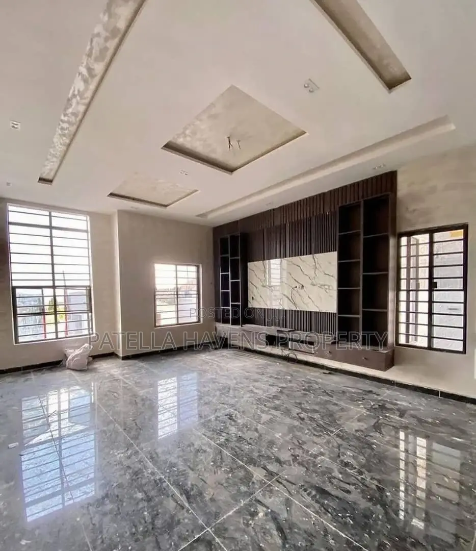 5bdrm Duplex in Apo District for sale in Apo District