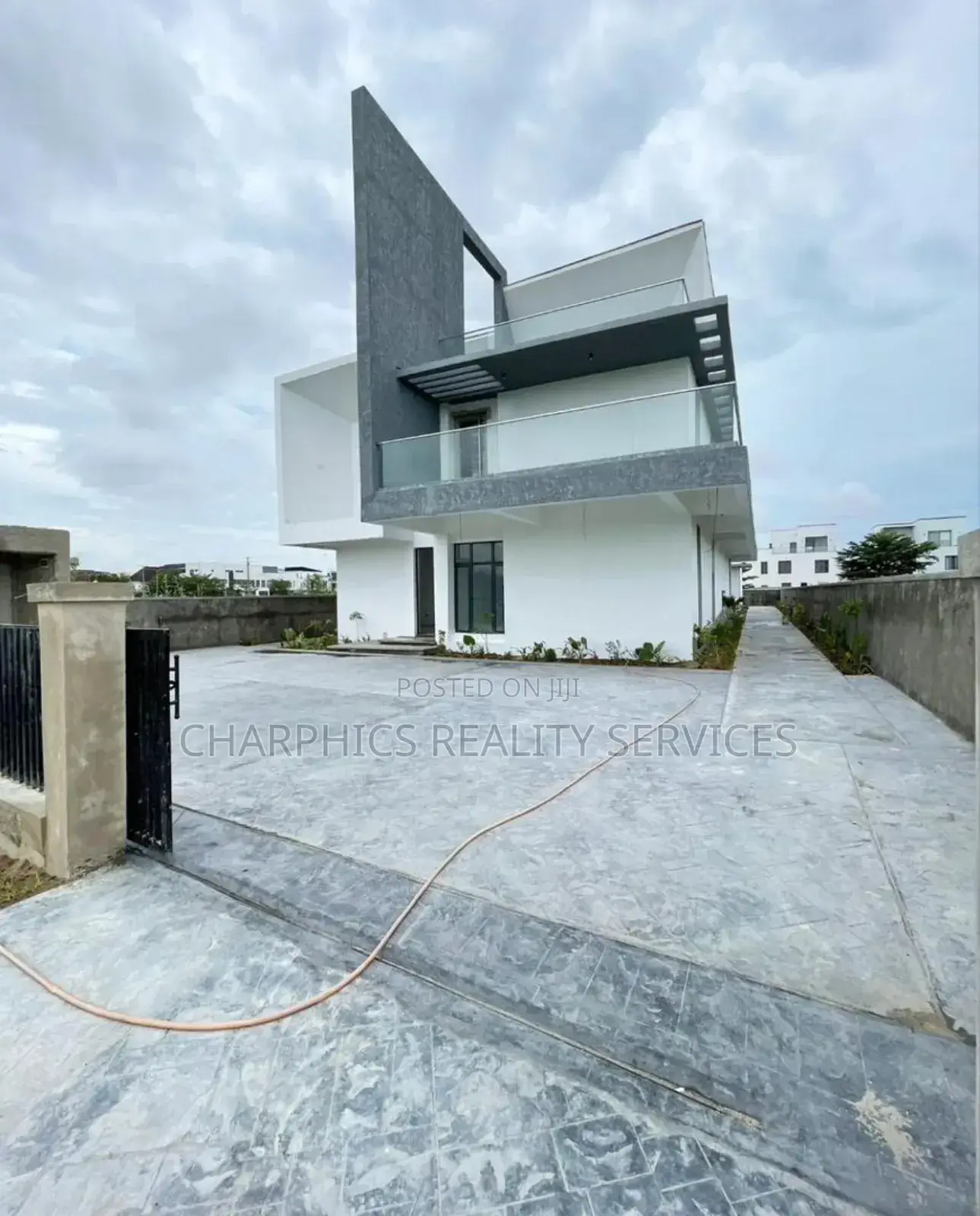 5bdrm Duplex in Osapa london for sale in Osapa london