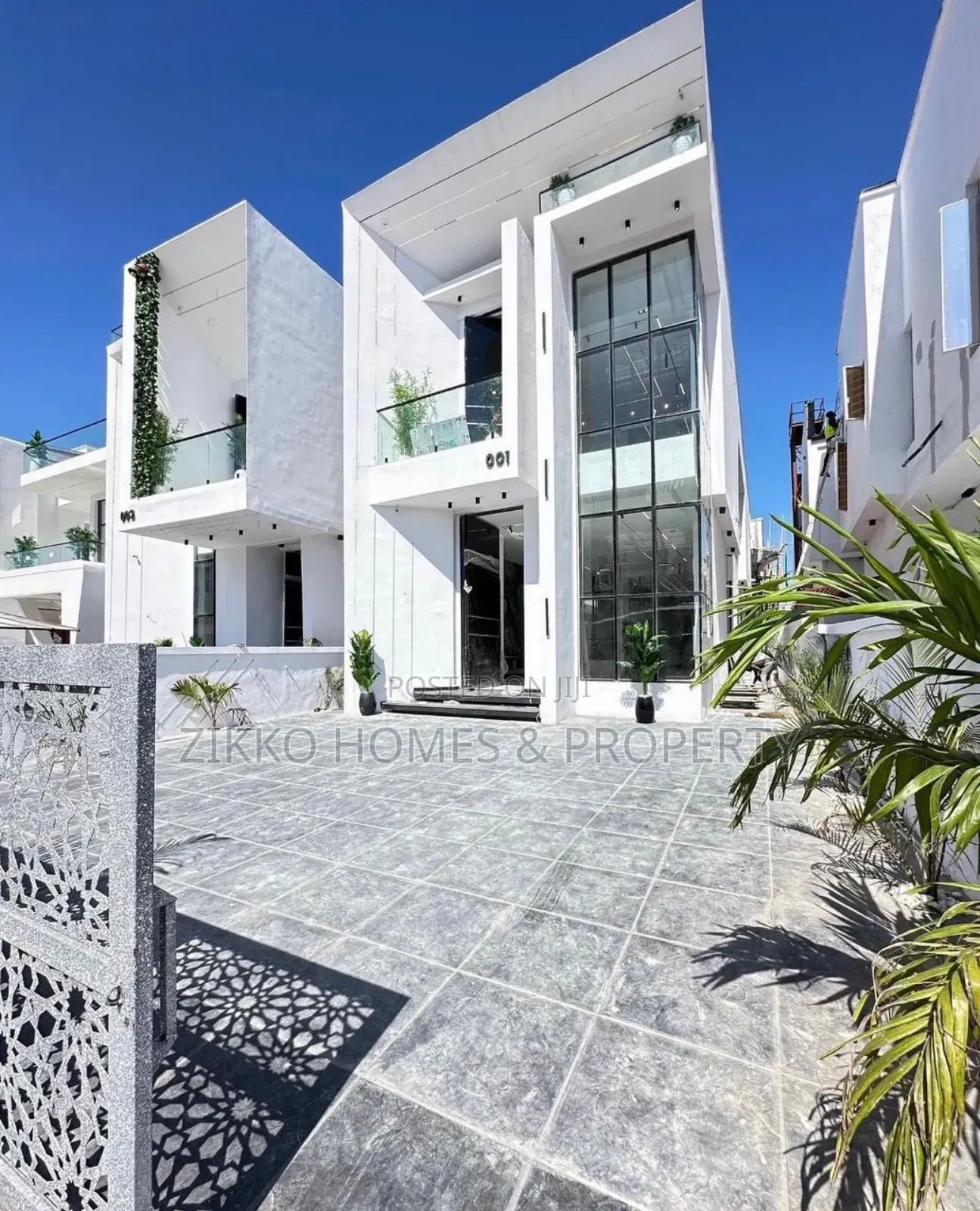 5bdrm Duplex in Chevron for sale in Chevron