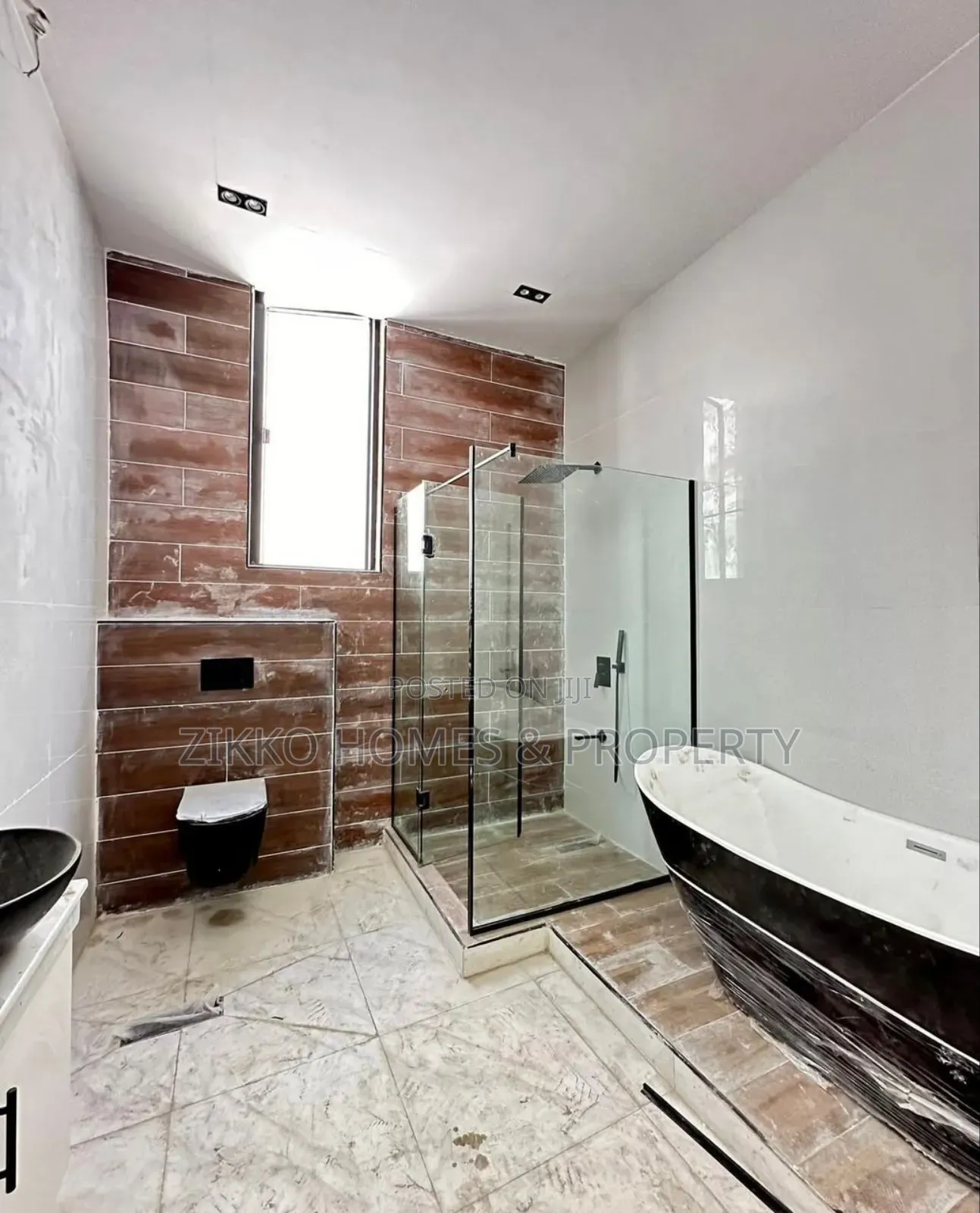 5bdrm Duplex in Chevron for sale in Chevron