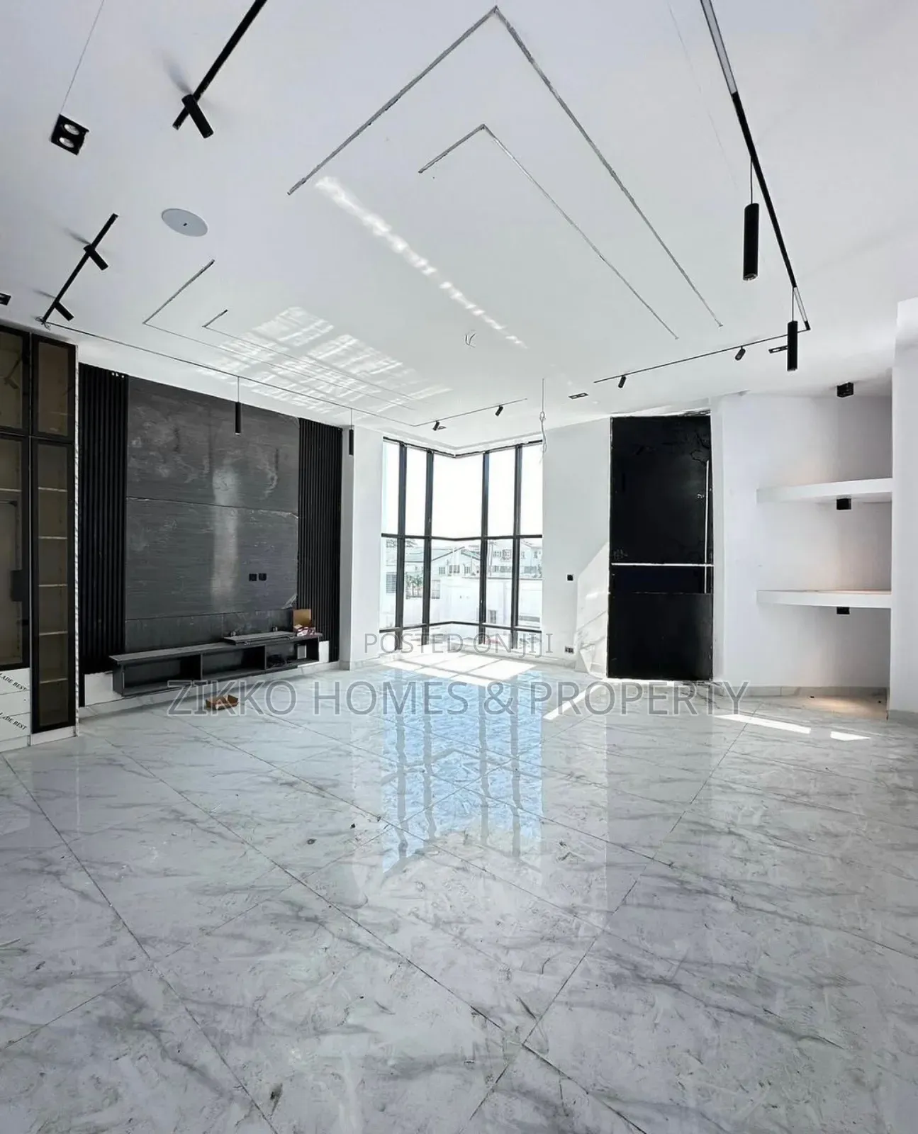 5bdrm Duplex in Chevron for sale in Chevron