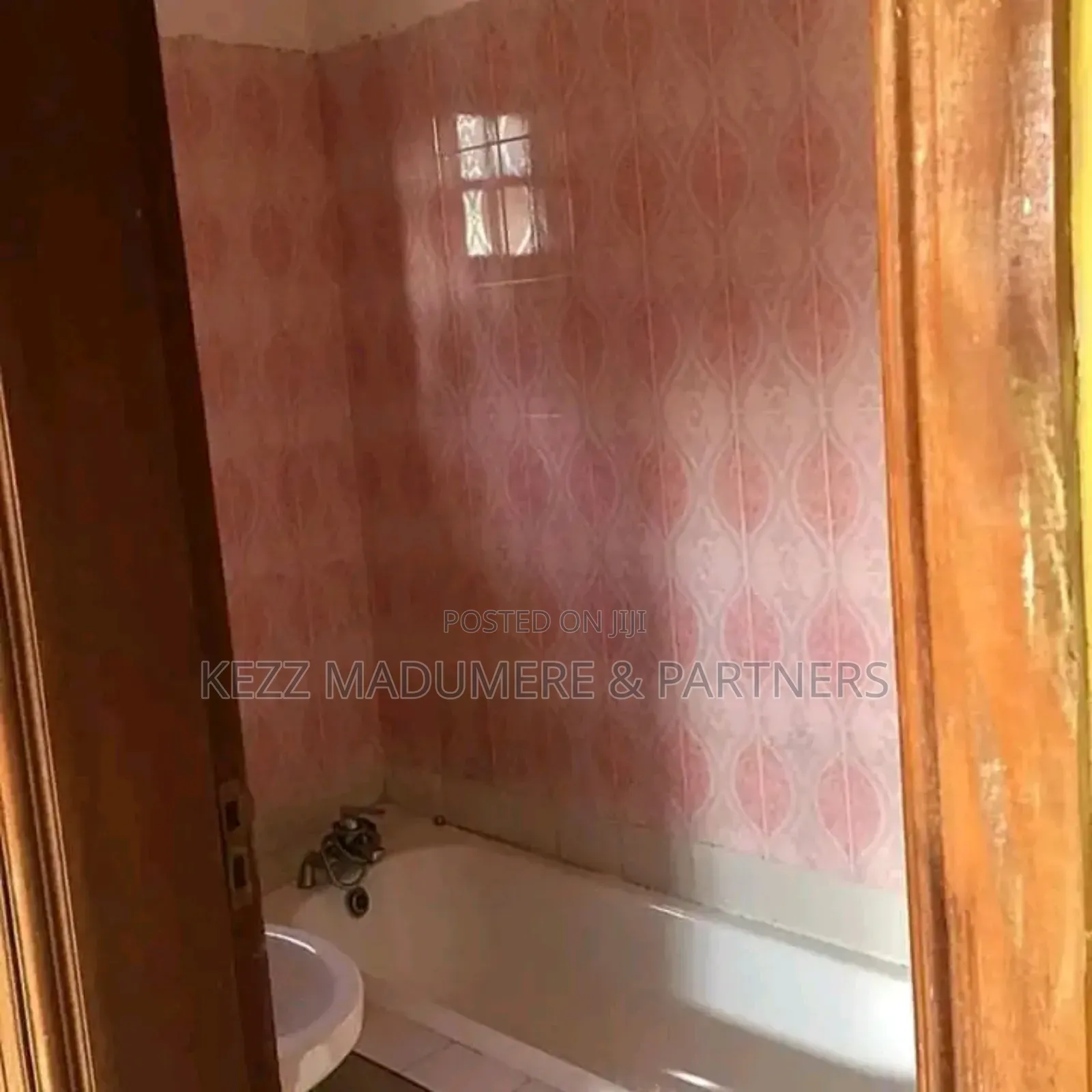 6bdrm Block of Flats in Iwofe Rd ,Off Ada for sale in Port-Harcourt