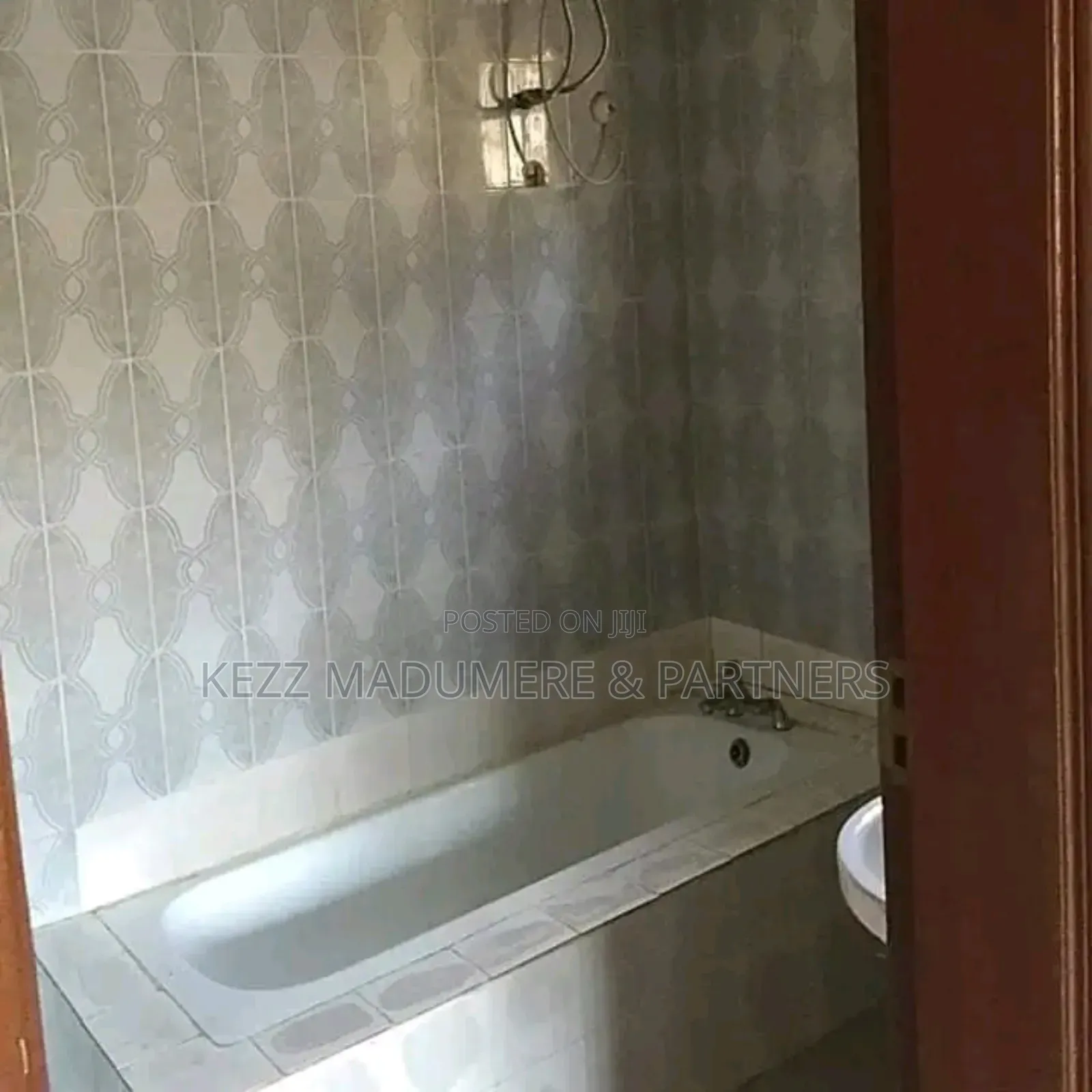 6bdrm Block of Flats in Iwofe Rd ,Off Ada for sale in Port-Harcourt