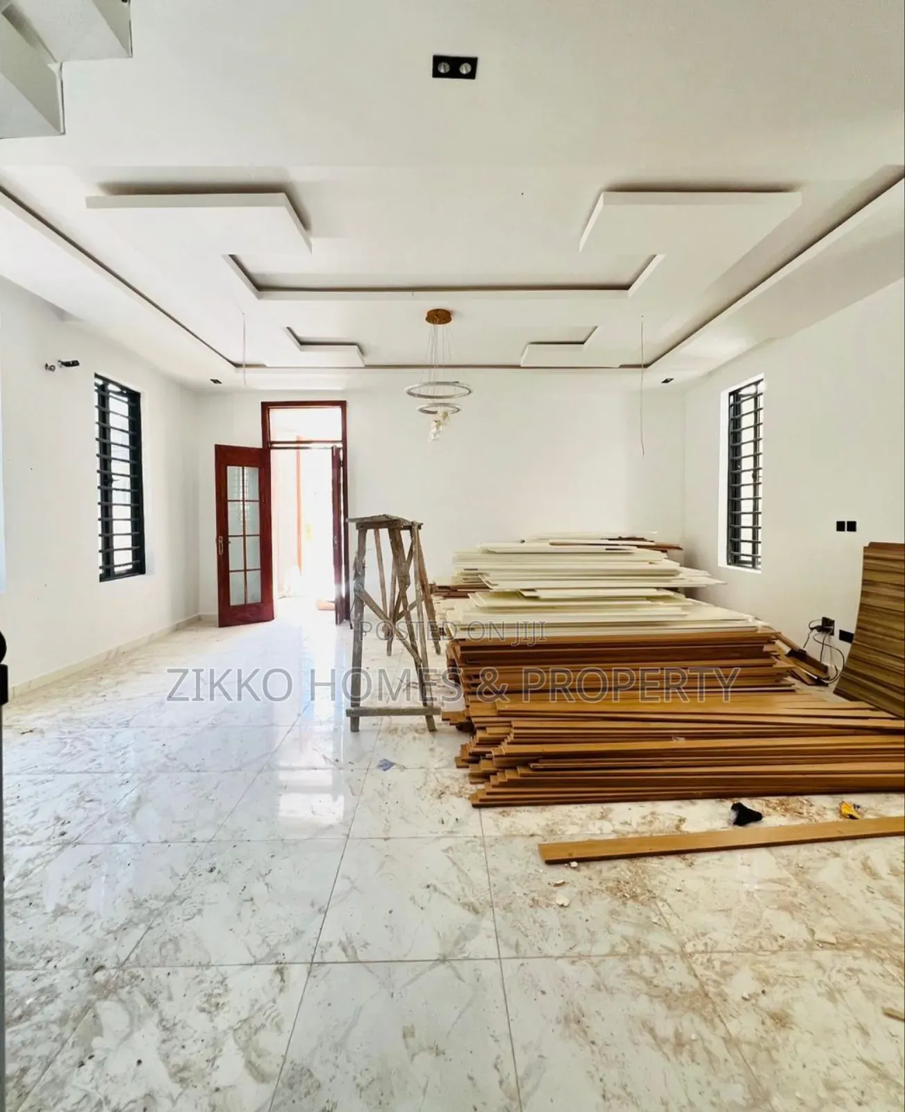 5bdrm Duplex in Chevron Drive for sale in Chevron