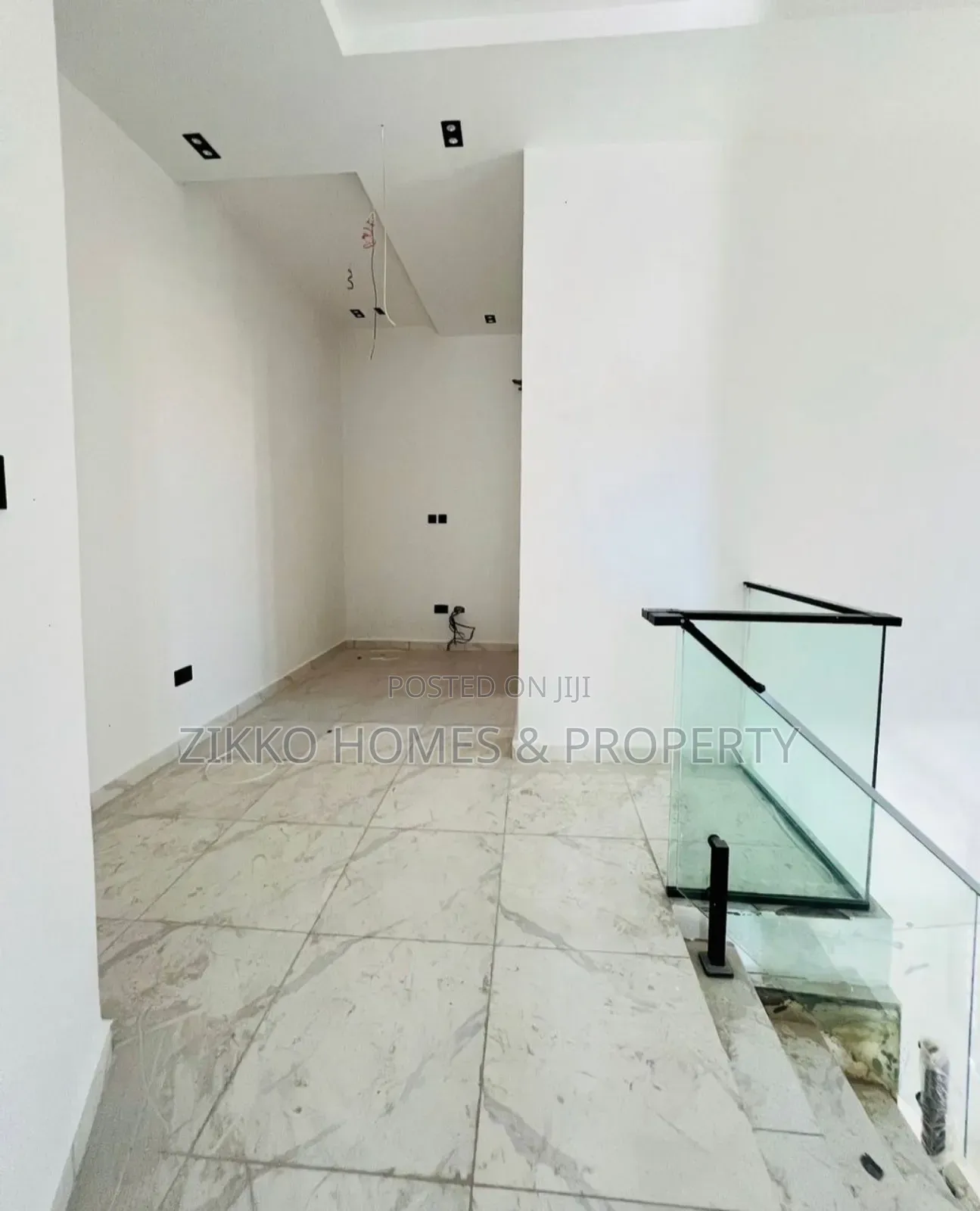 5bdrm Duplex in Chevron Drive for sale in Chevron