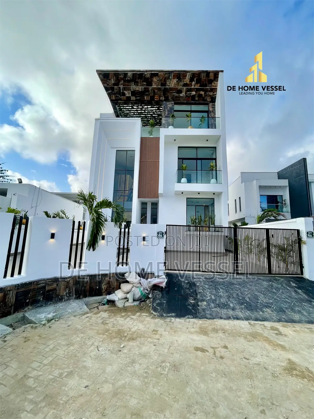 5bdrm House in Osapa london for sale in Osapa london