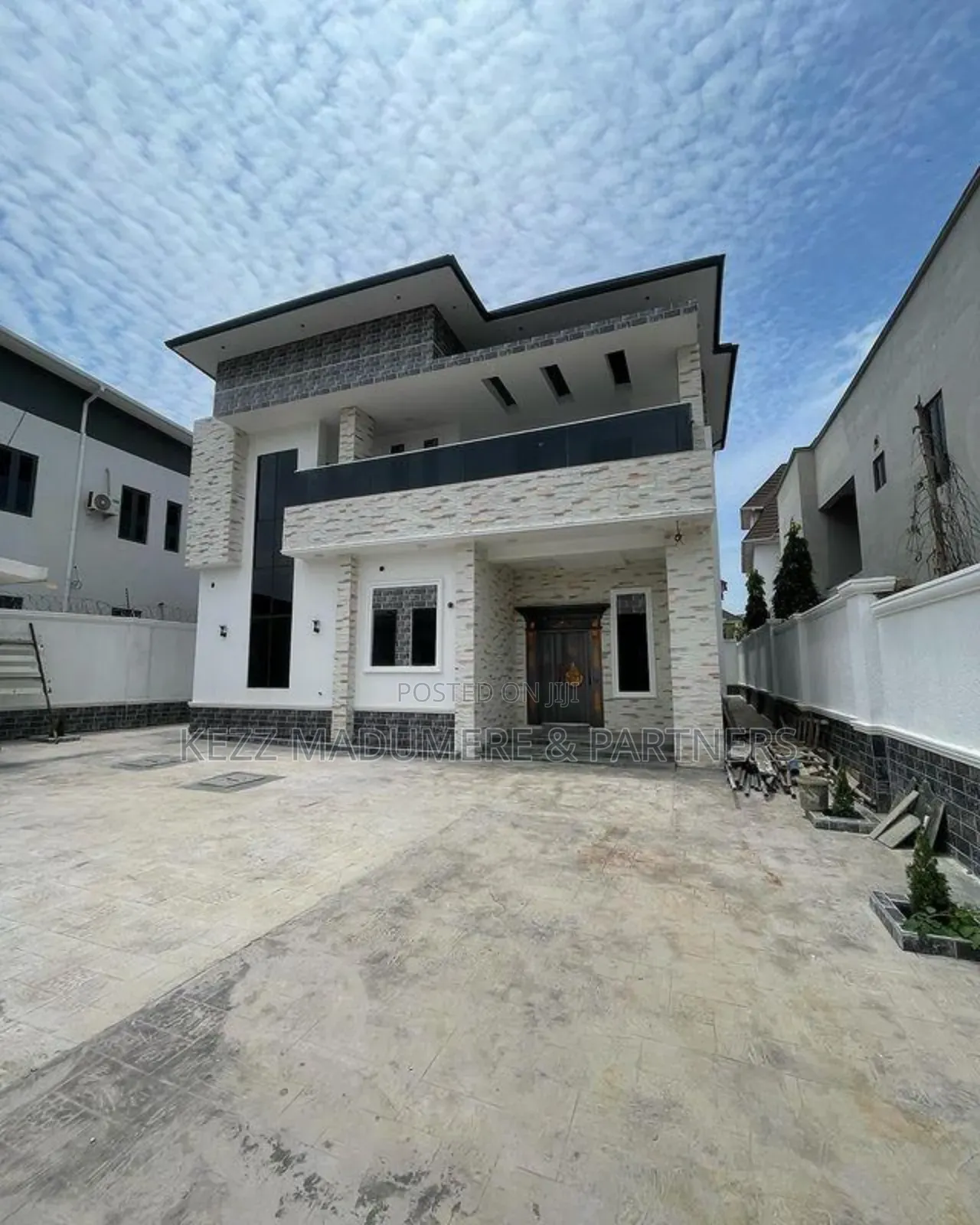 5bdrm Duplex in Apo , Abuja , Fct for sale in Apo District