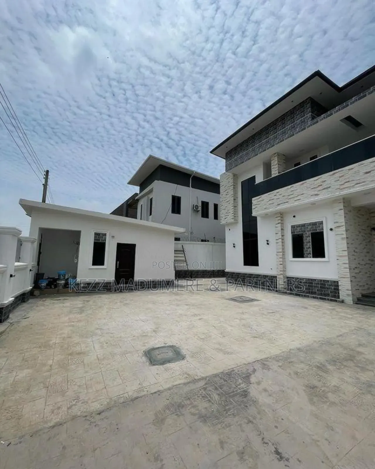 5bdrm Duplex in Apo , Abuja , Fct for sale in Apo District