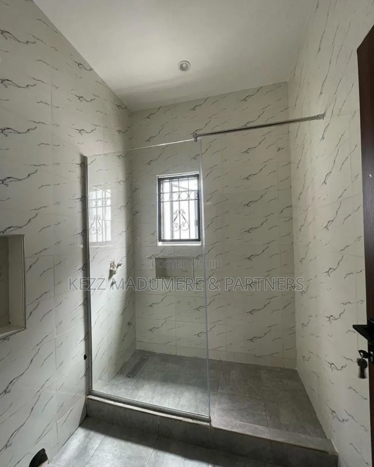 5bdrm Duplex in Apo , Abuja , Fct for sale in Apo District