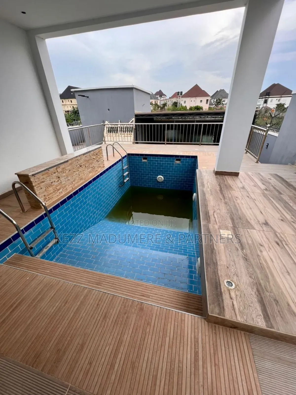 6bdrm Duplex in Apo Resettlement for sale in Apo Resettlement