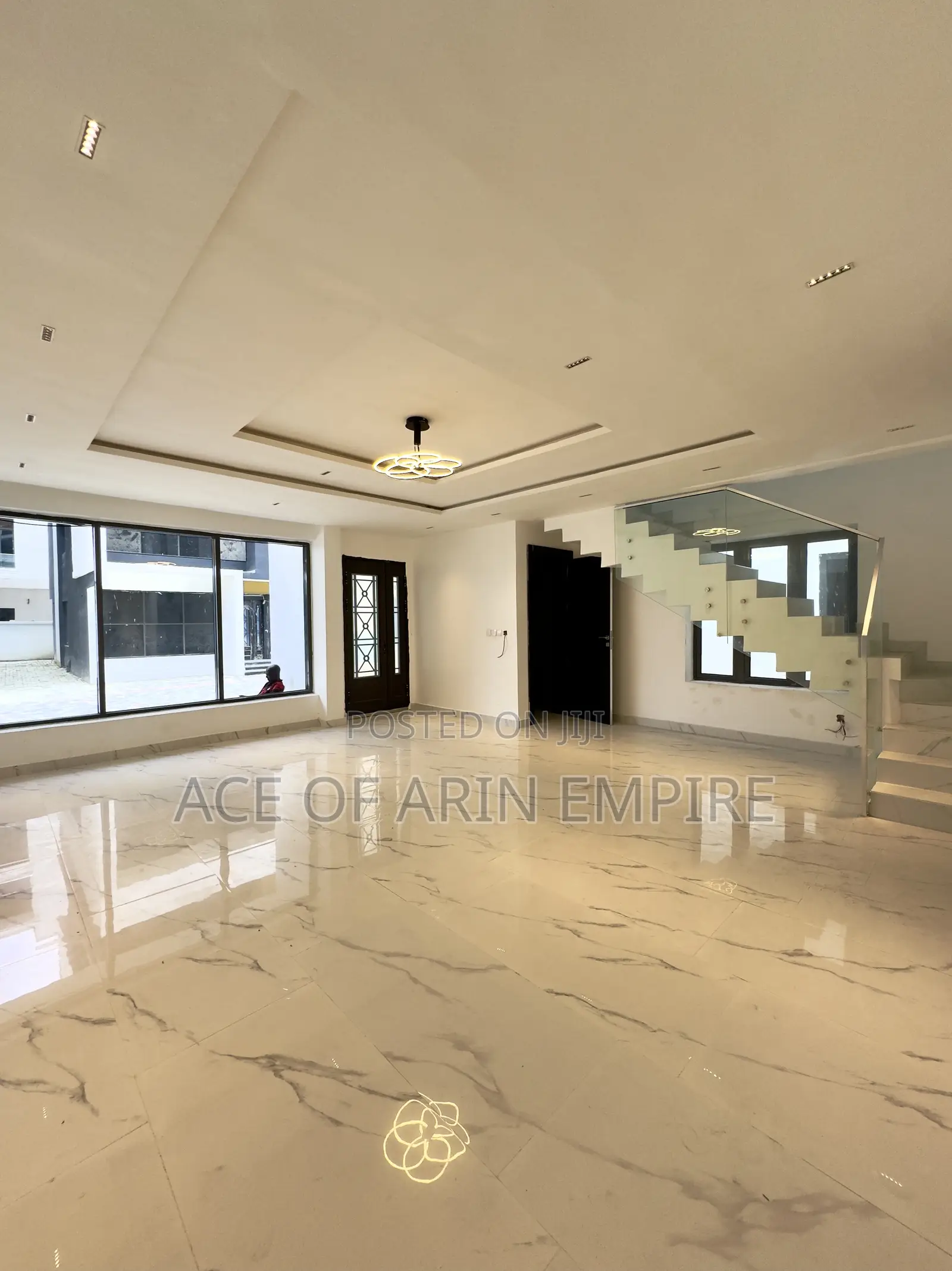 4bdrm Duplex in Chevron for sale in Chevron