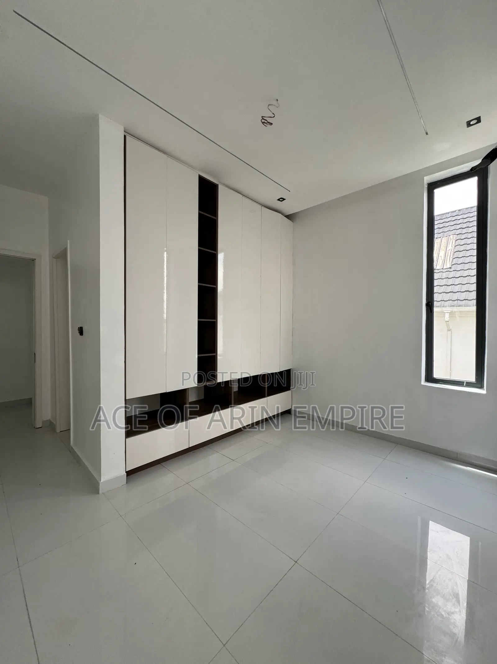 5bdrm Duplex in Chevron for sale in Chevron