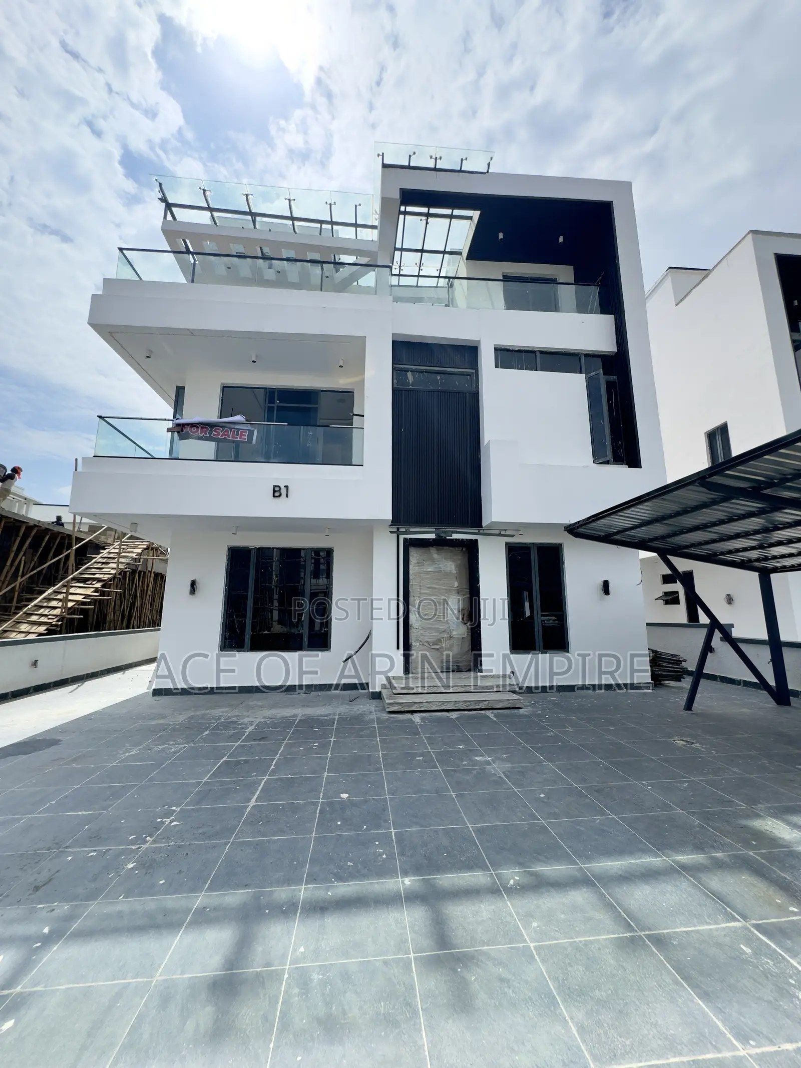 5bdrm Duplex in Lekki County for sale in Lekki