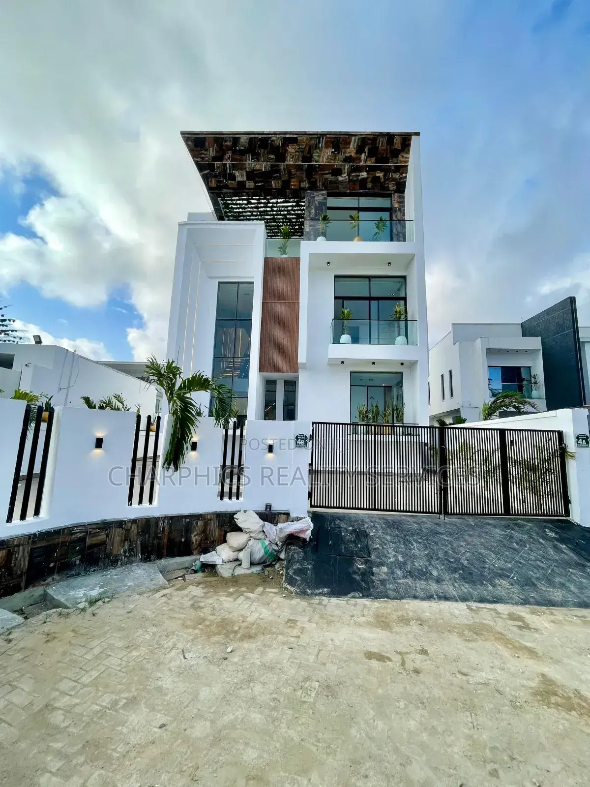 5bdrm Mansion in Osapa london for sale in Osapa london
