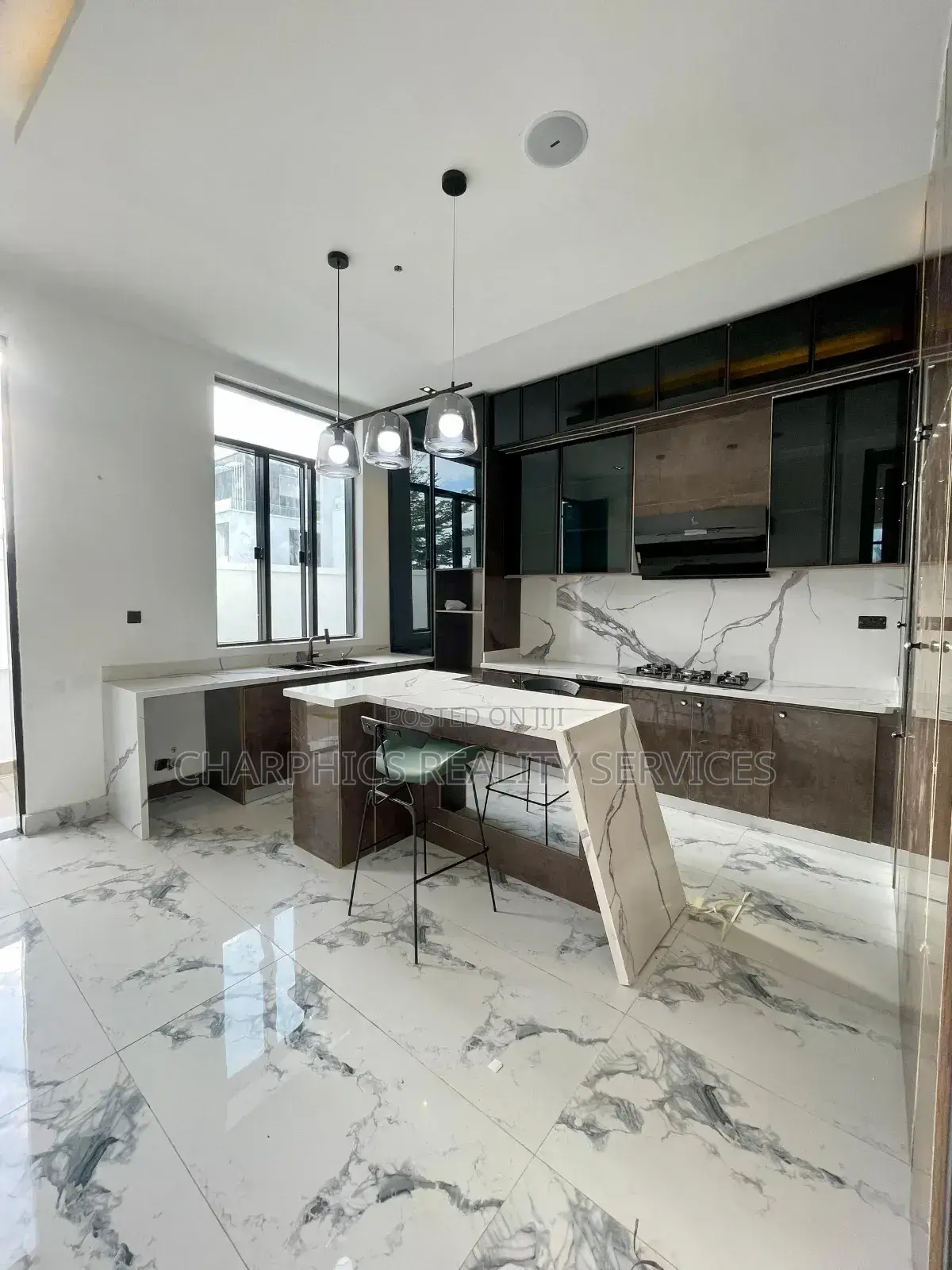 5bdrm Mansion in Osapa london for sale in Osapa london