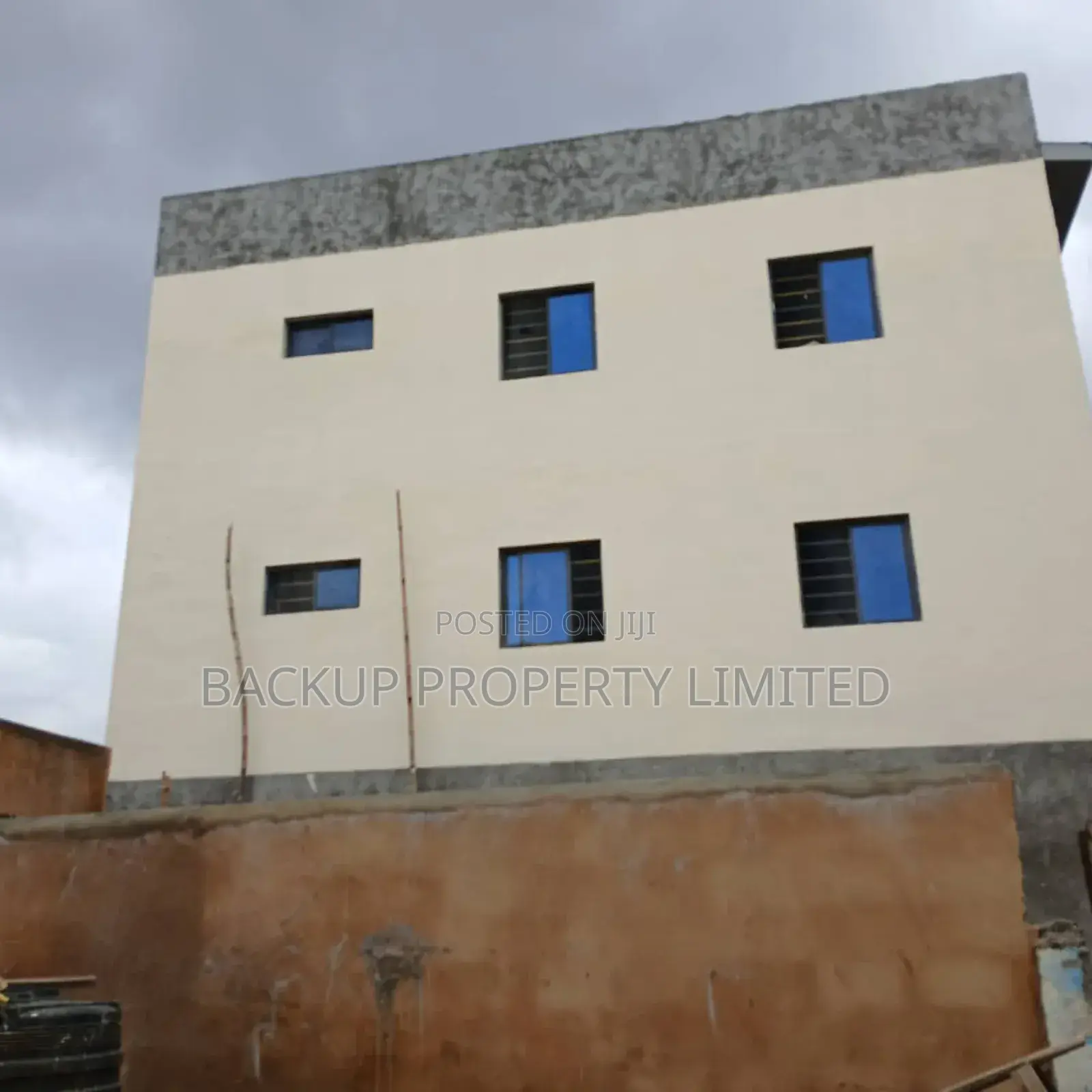 Studio Apartment in Akoka for sale in Akoka