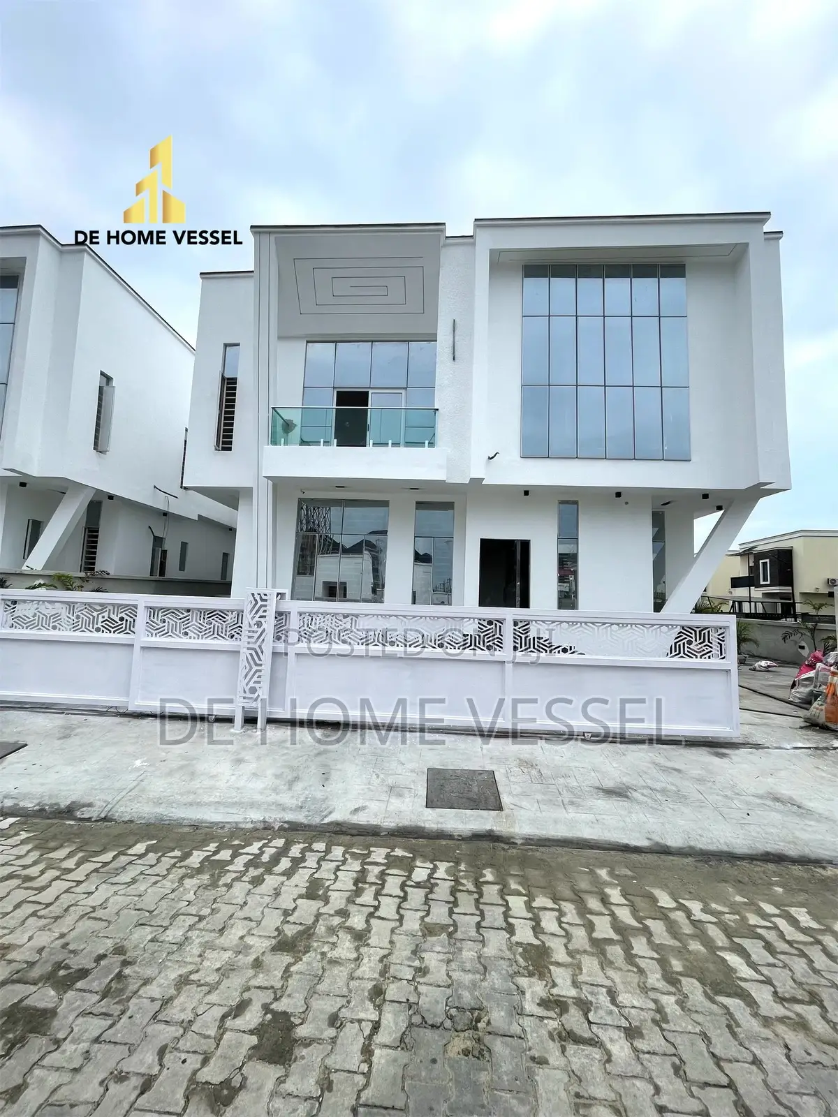 5bdrm Duplex in Chevron for sale in Chevron