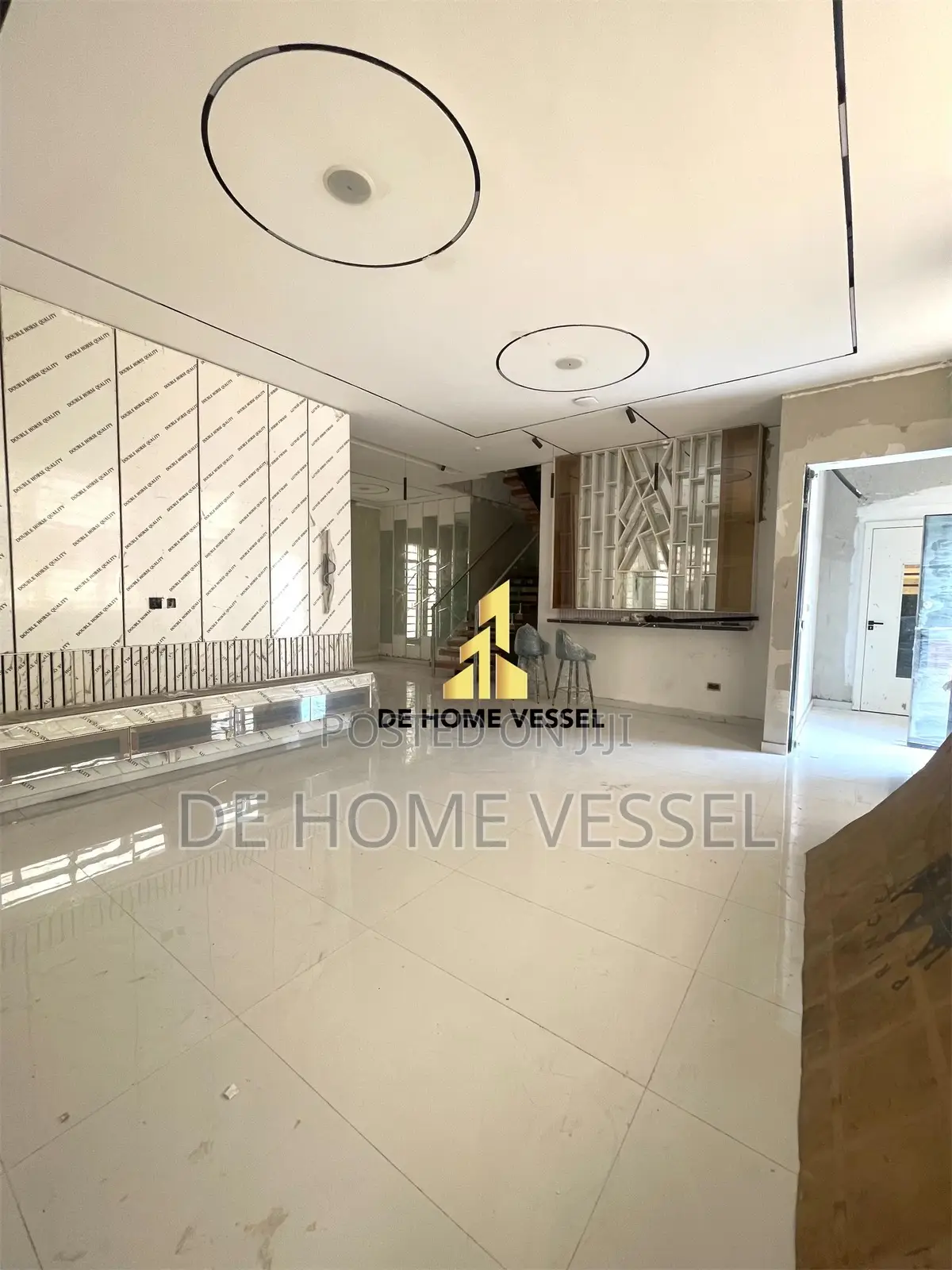 5bdrm Duplex in Chevron for sale in Chevron