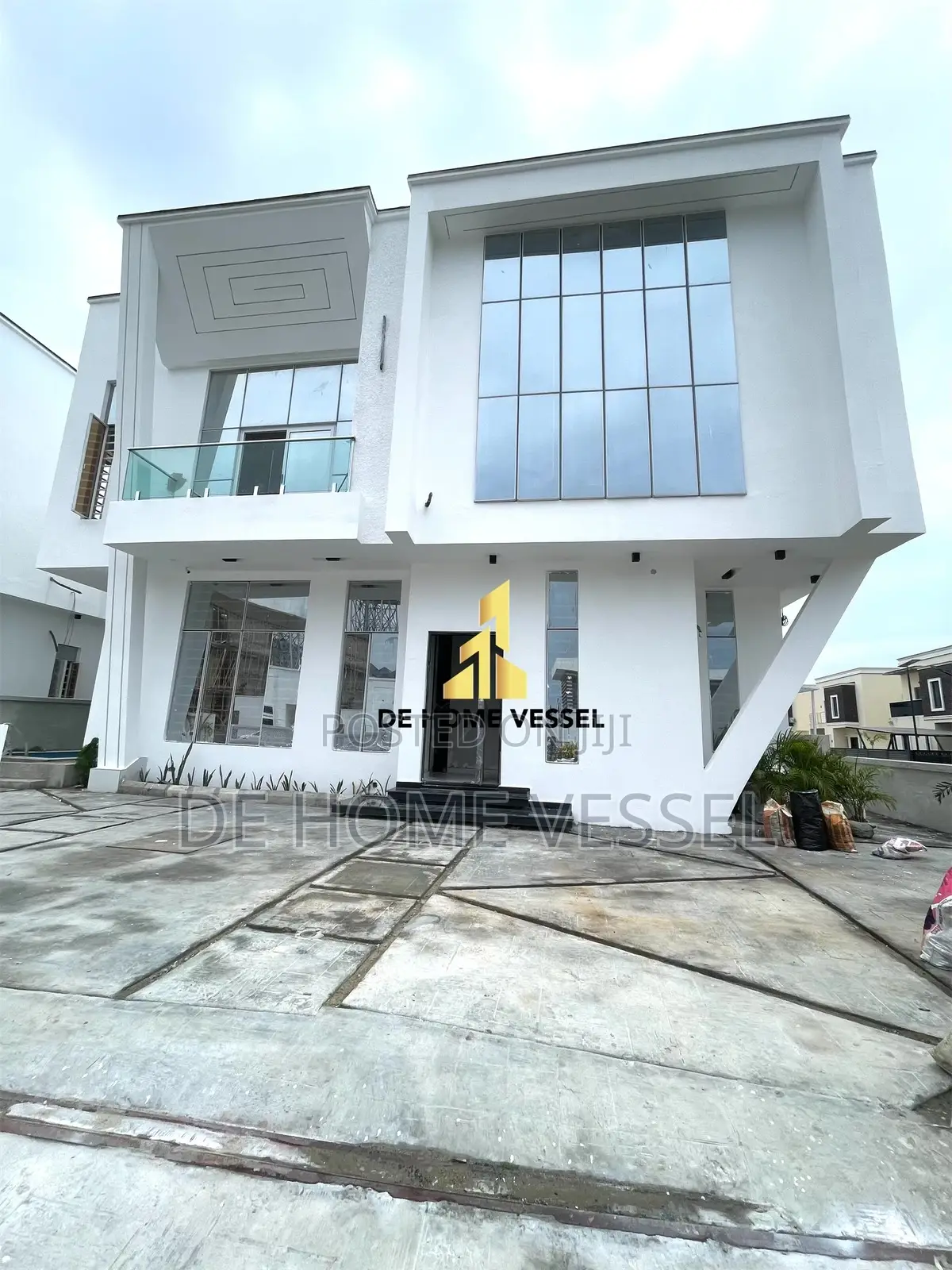 5bdrm Duplex in Chevron for sale in Chevron