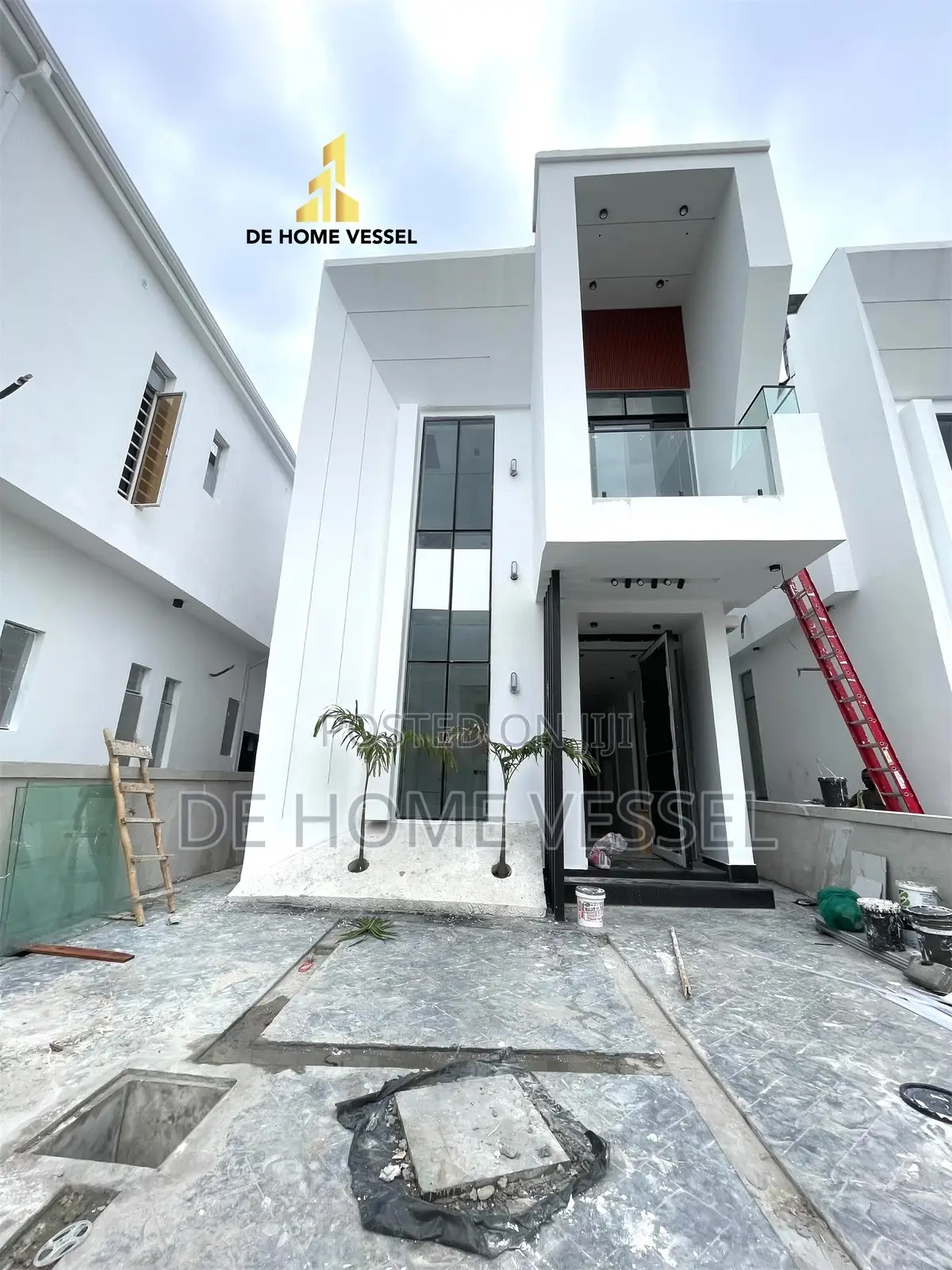 5bdrm Duplex in Chevron for sale in Chevron