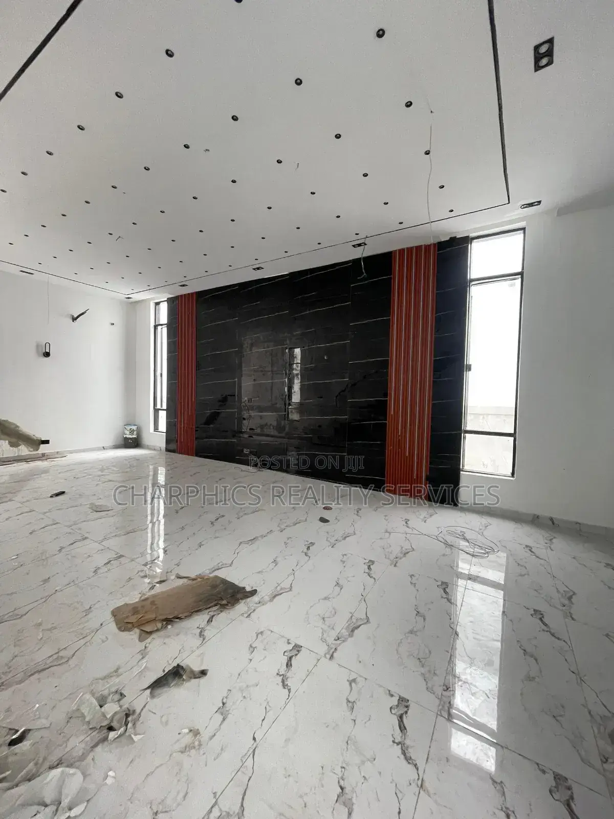 5bdrm Duplex in Chevron for sale in Chevron