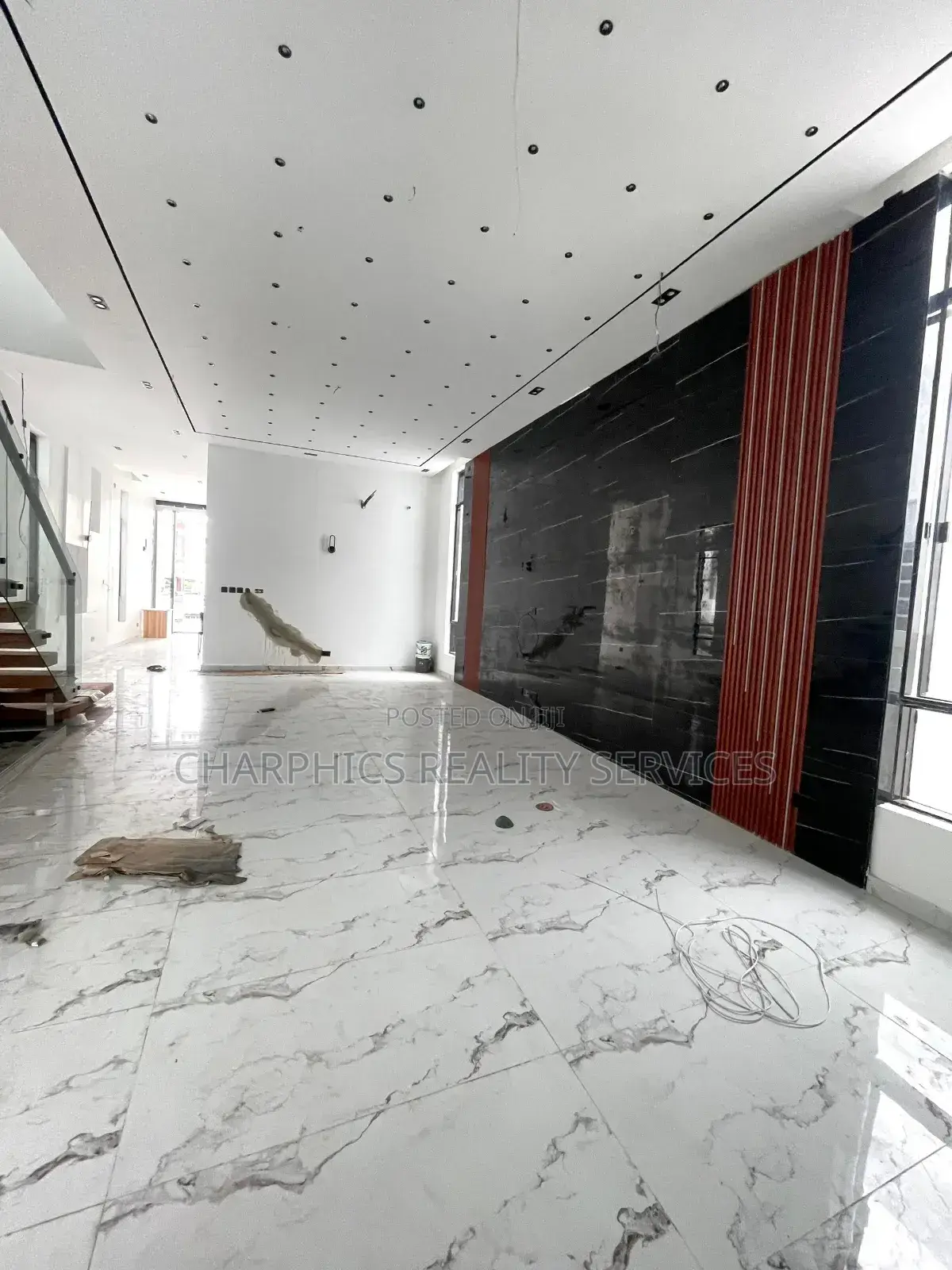 5bdrm Duplex in Chevron for sale in Chevron