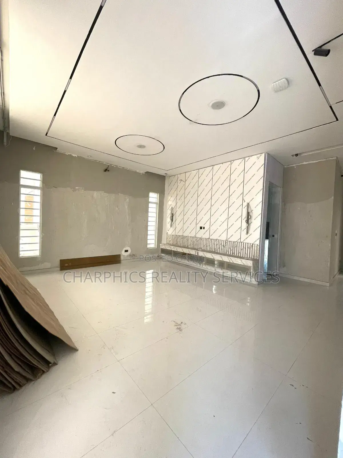 5bdrm Duplex in Chevron for sale in Chevron