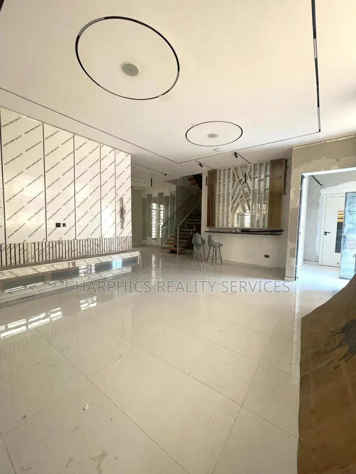 5bdrm Duplex in Chevron for sale in Chevron
