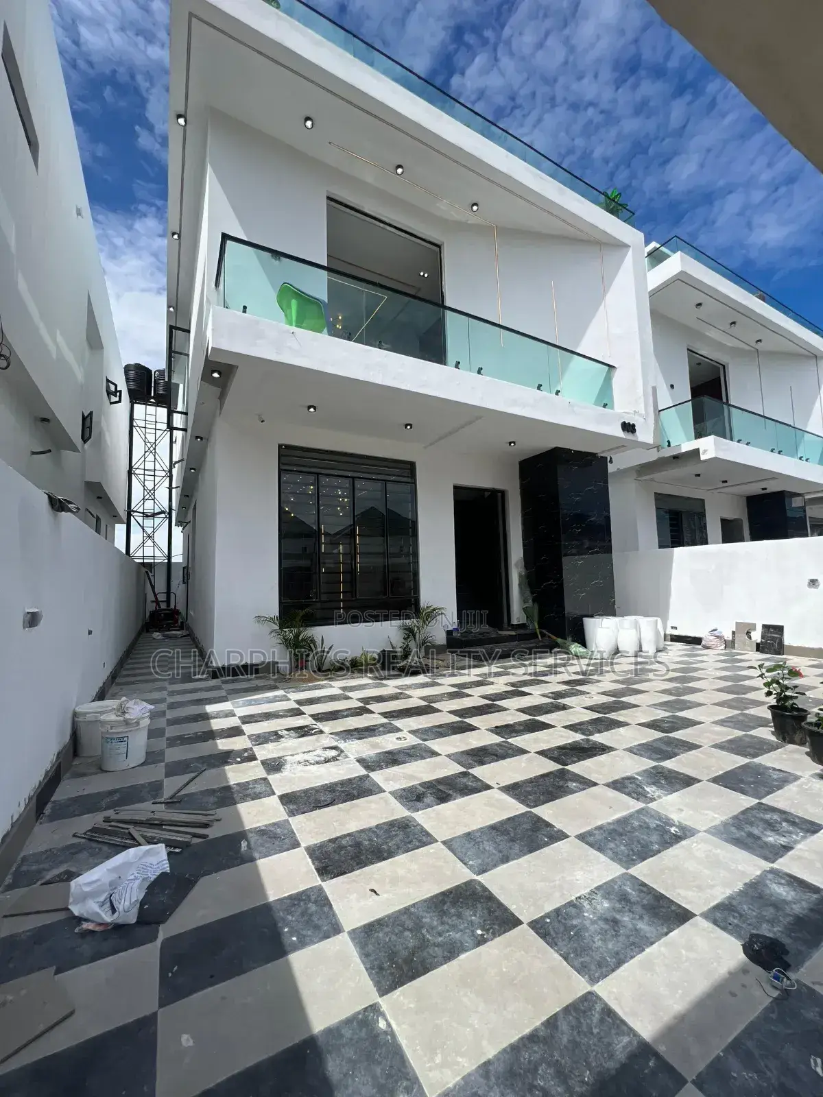 5bdrm Duplex in Lekki Phase 2 for sale in Lekki Phase 2