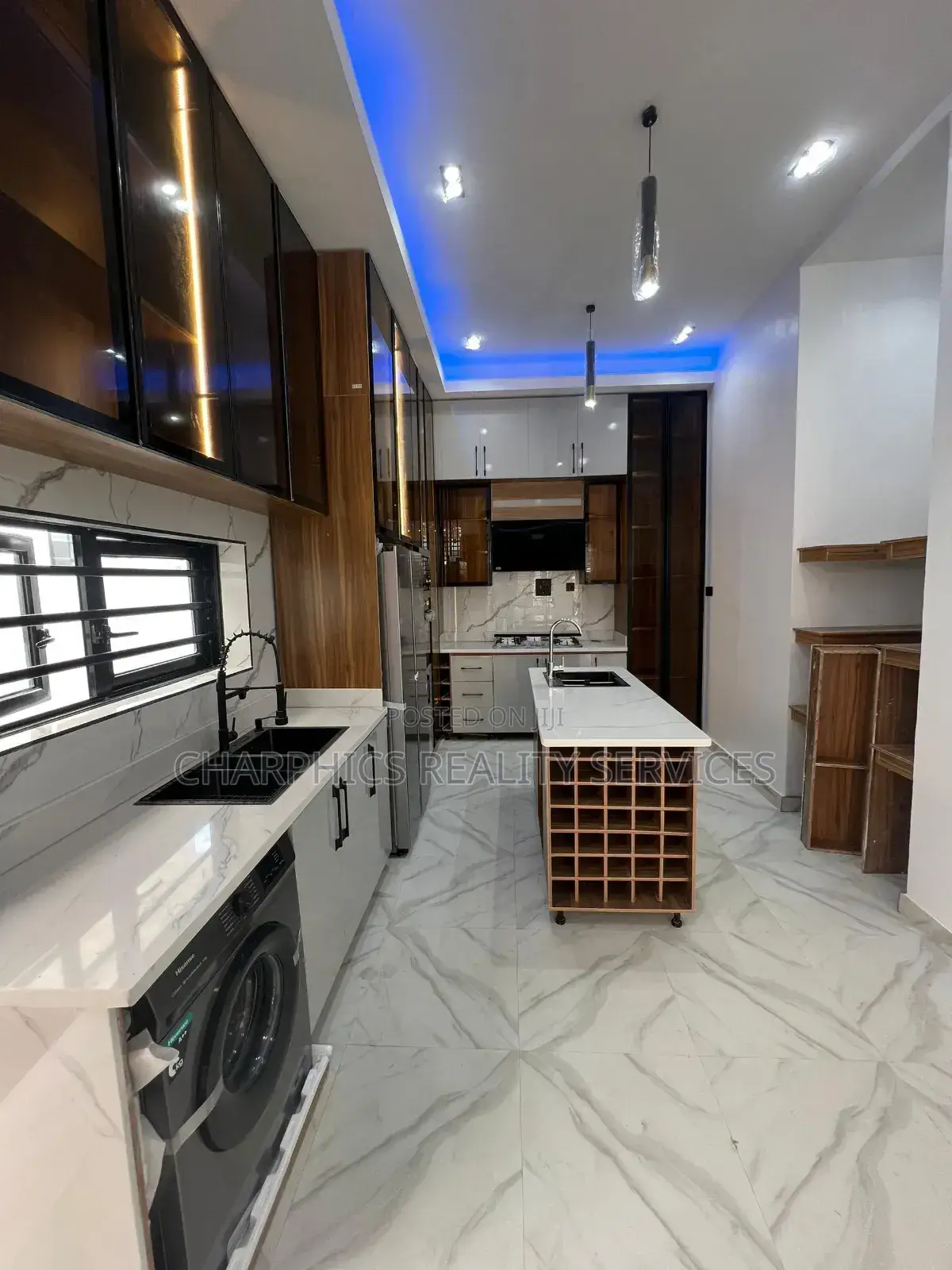 5bdrm Duplex in Lekki Phase 2 for sale in Lekki Phase 2
