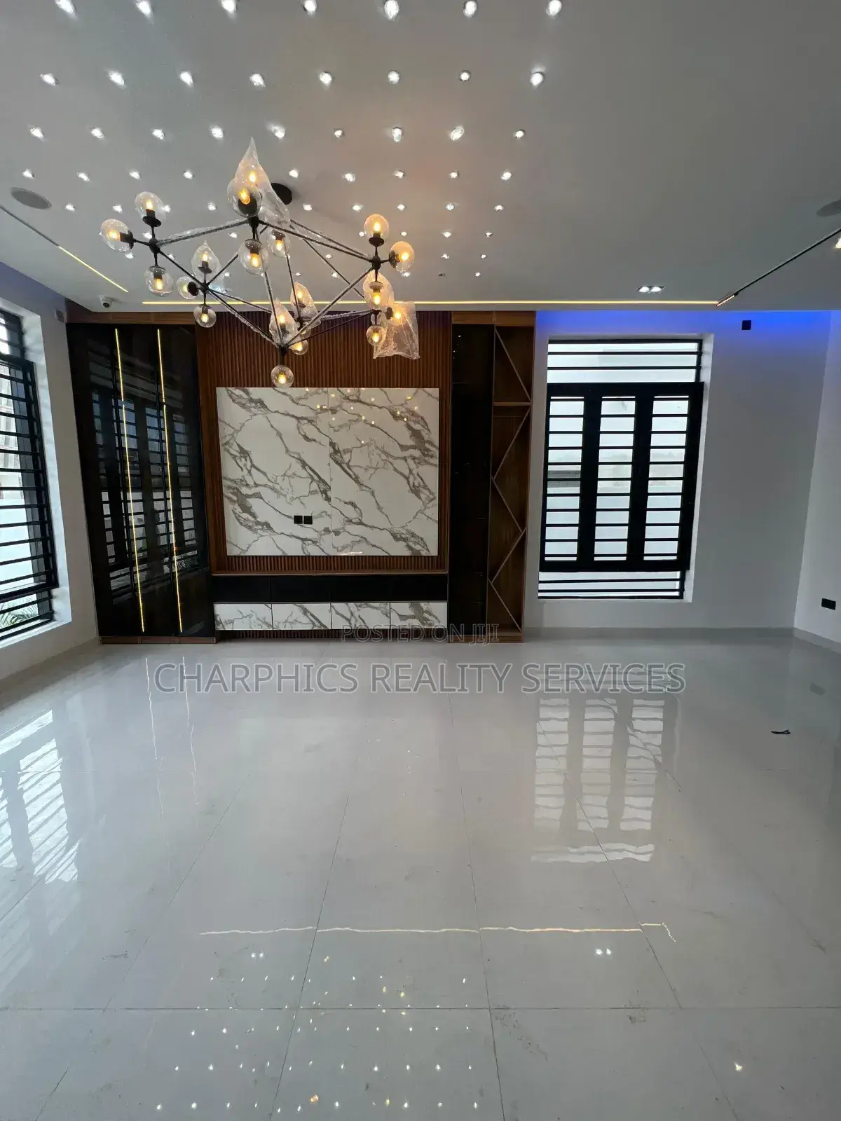5bdrm Duplex in Lekki Phase 2 for sale in Lekki Phase 2