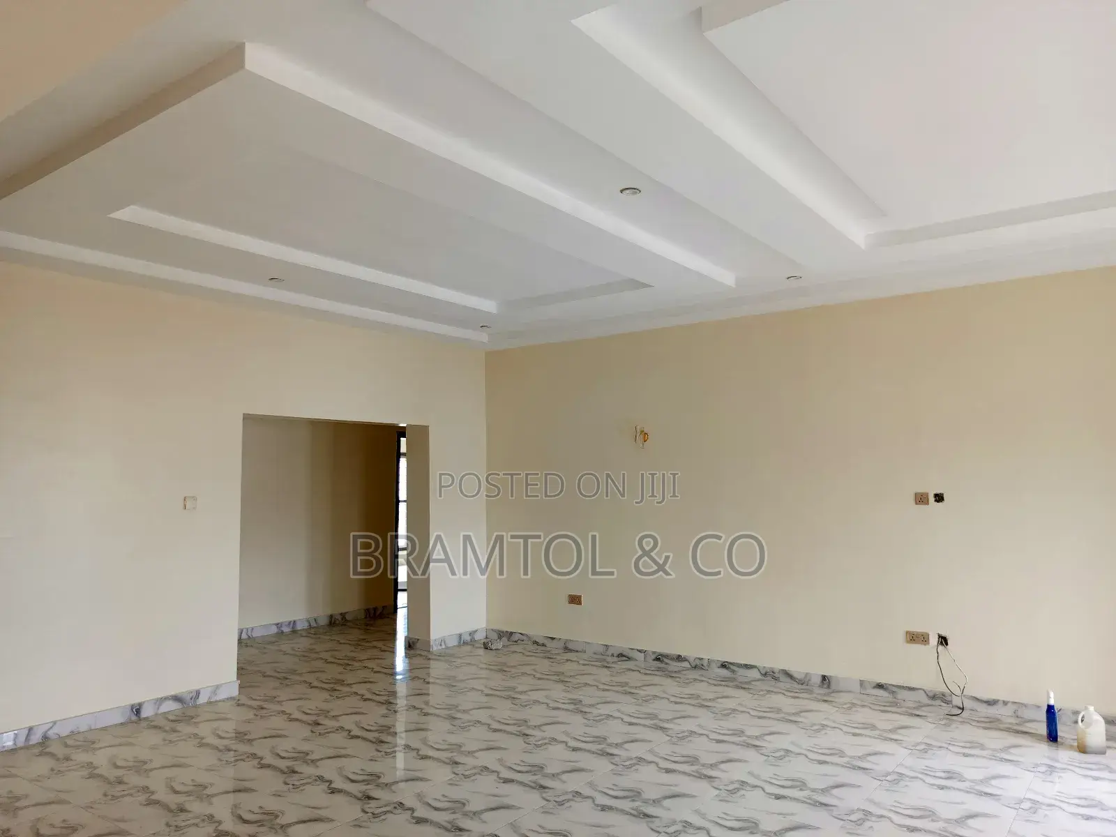 3bdrm Block of Flats in Wuye for rent in Wuye