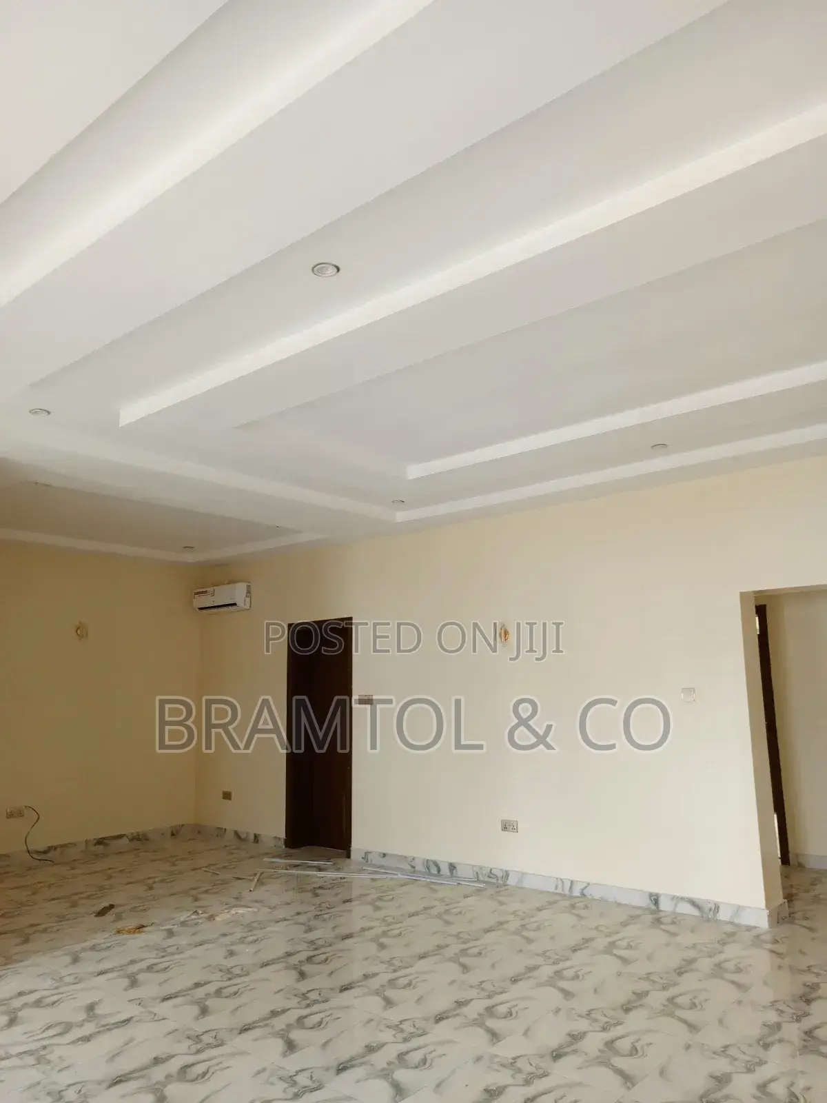 3bdrm Block of Flats in Wuye for rent in Wuye