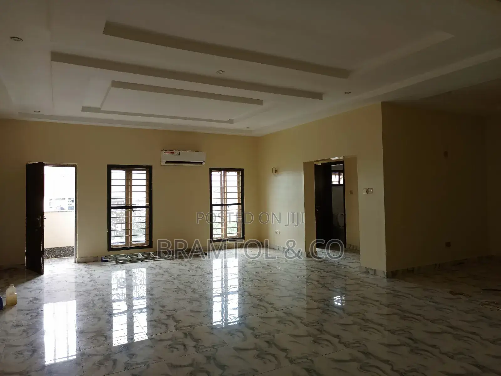 3bdrm Block of Flats in Wuye for rent in Wuye
