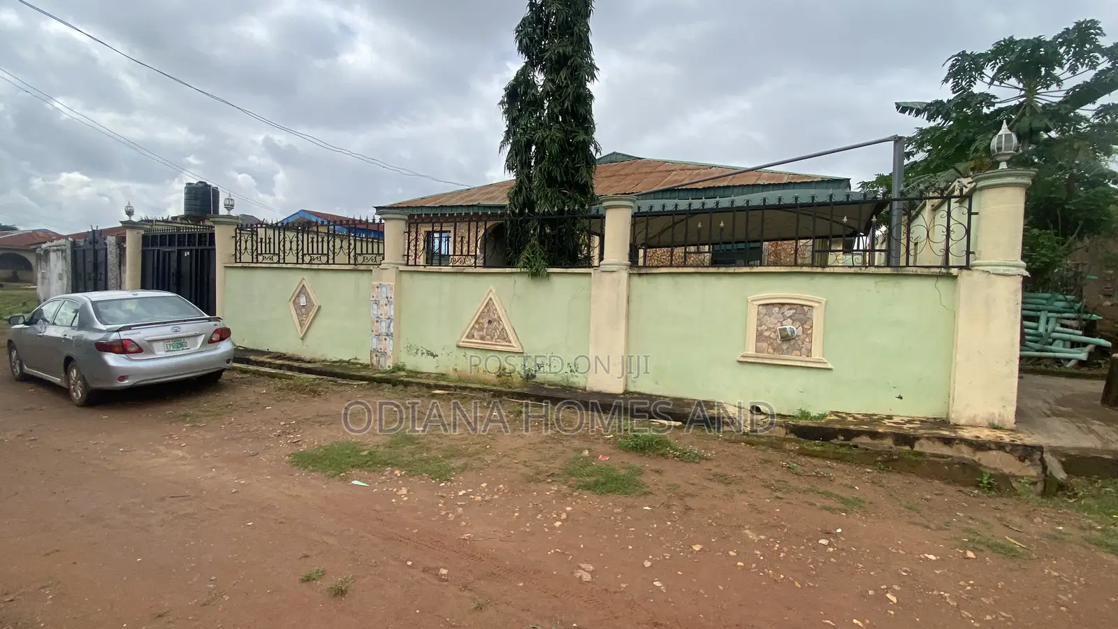 6bdrm Bungalow in Muslim,Off for sale in Ibadan