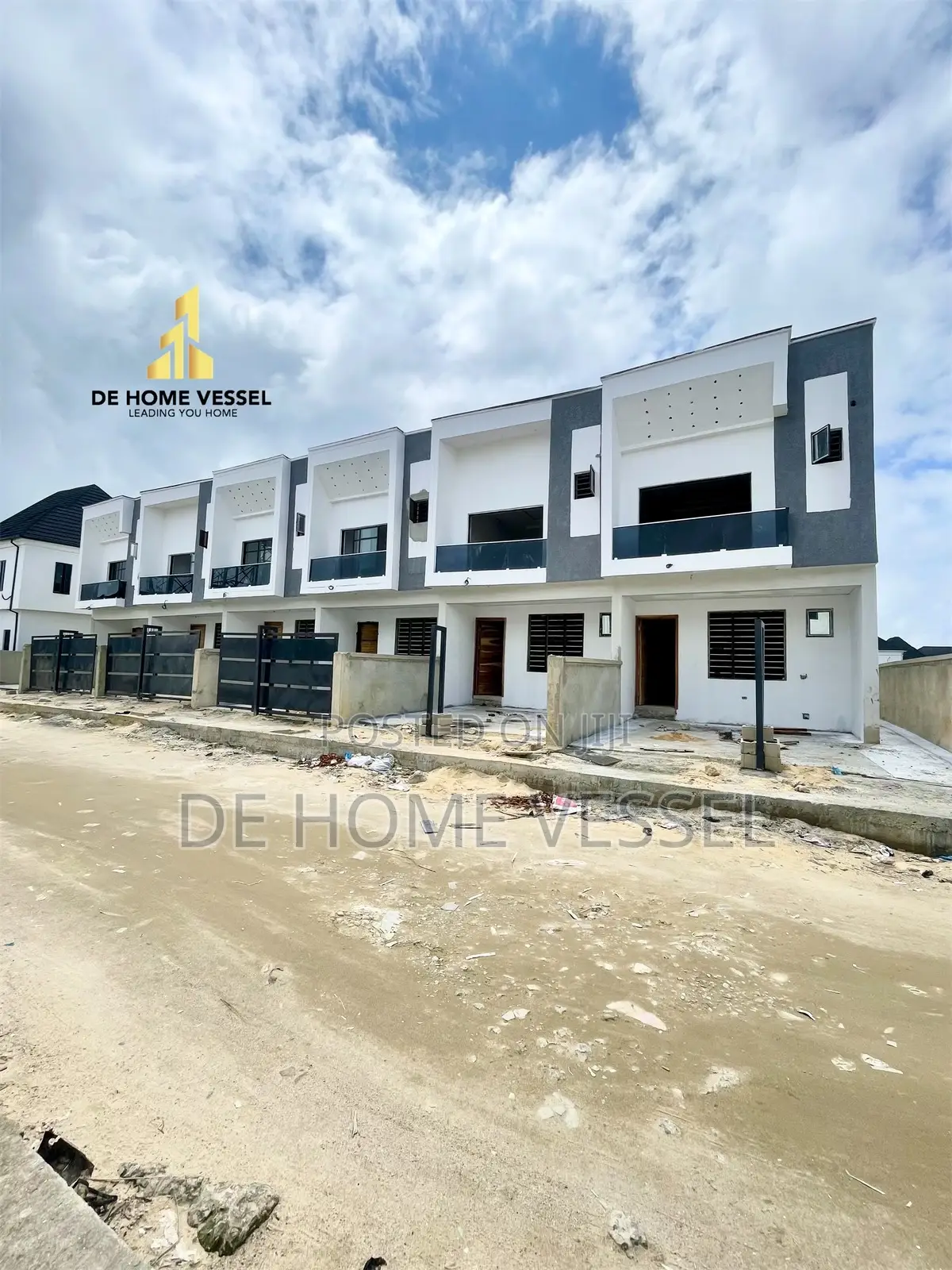 4bdrm Townhouse/Terrace in Ikota for Sale in Ikota