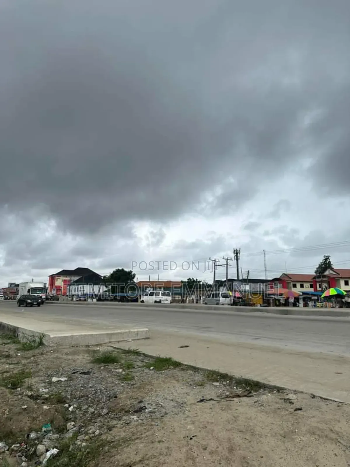 Land of 24000sqm for Estate Department.2.4hectares in Allen Avenue