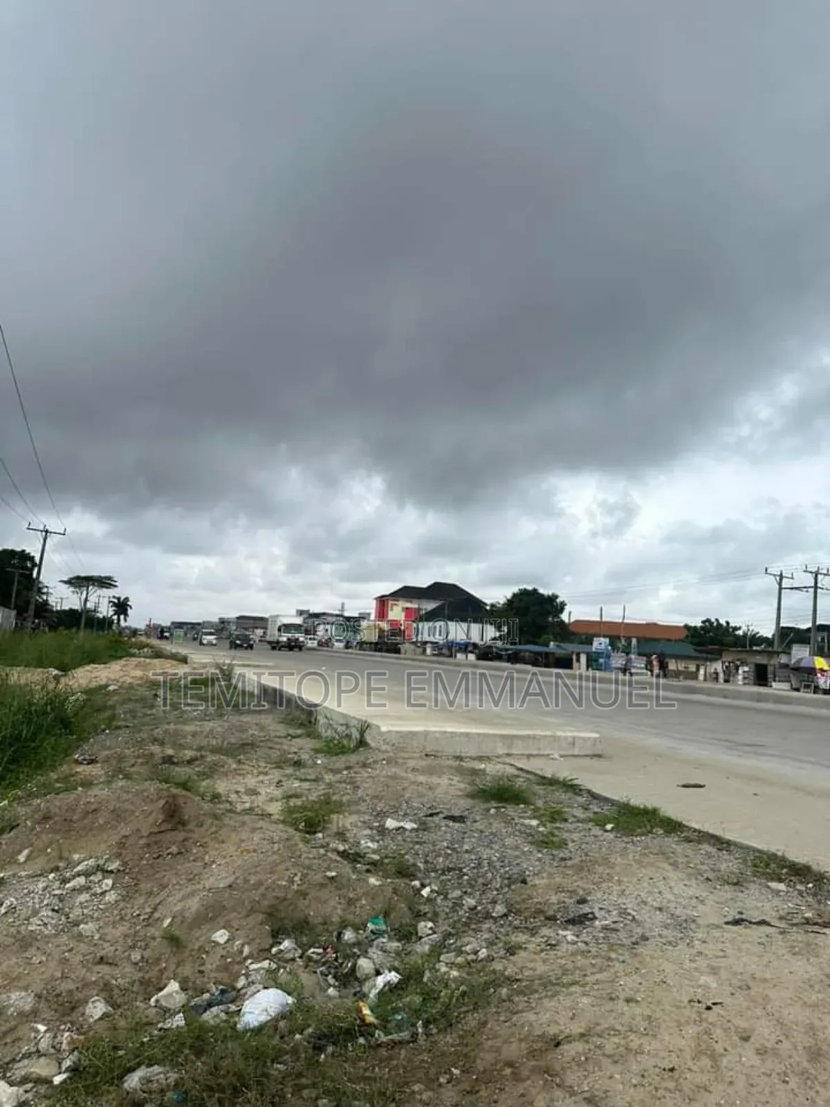Land of 24000sqm for Estate Department.2.4hectares in Allen Avenue