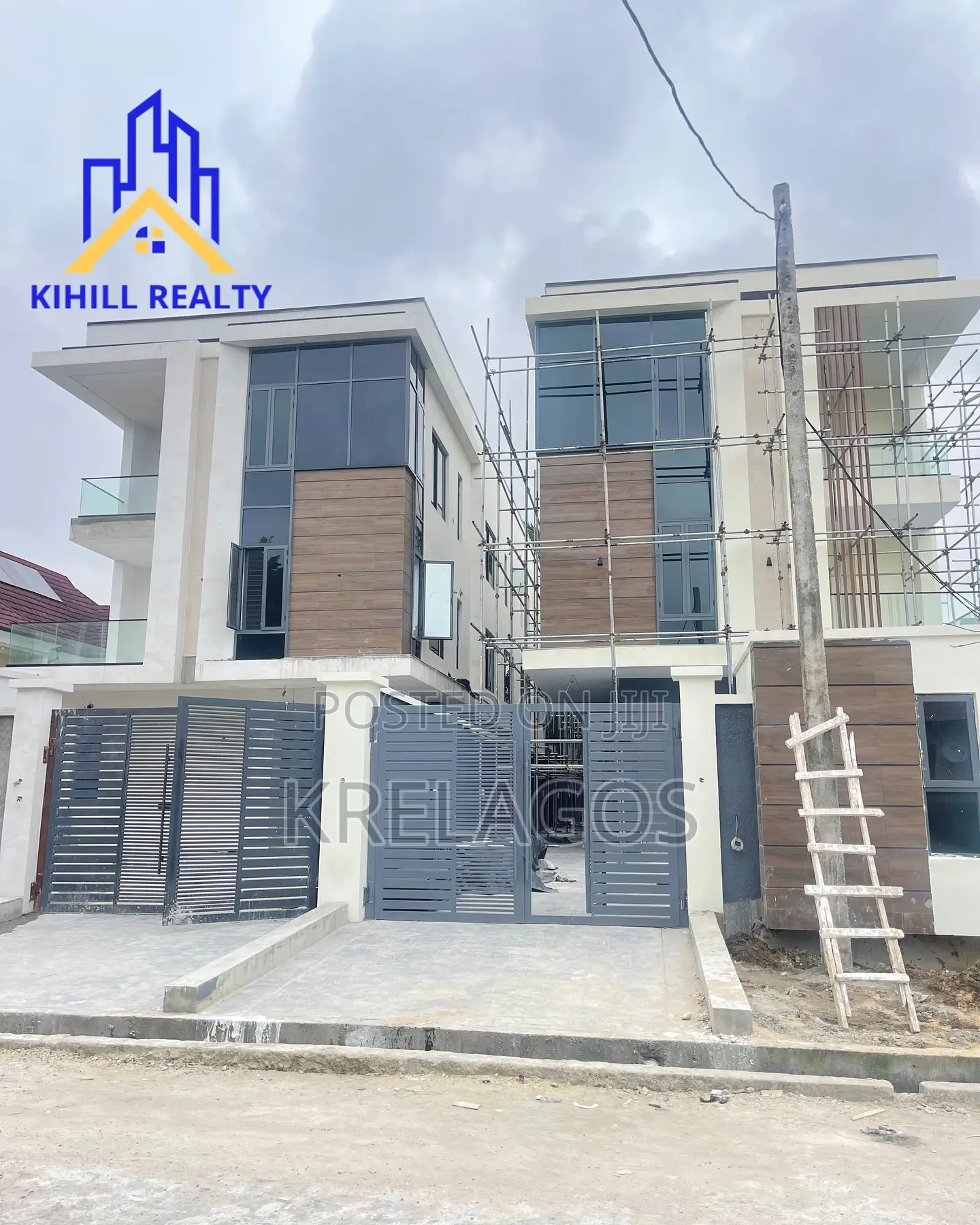 5bdrm Duplex in Lekki Phase 1 for sale in Lekki Phase 1