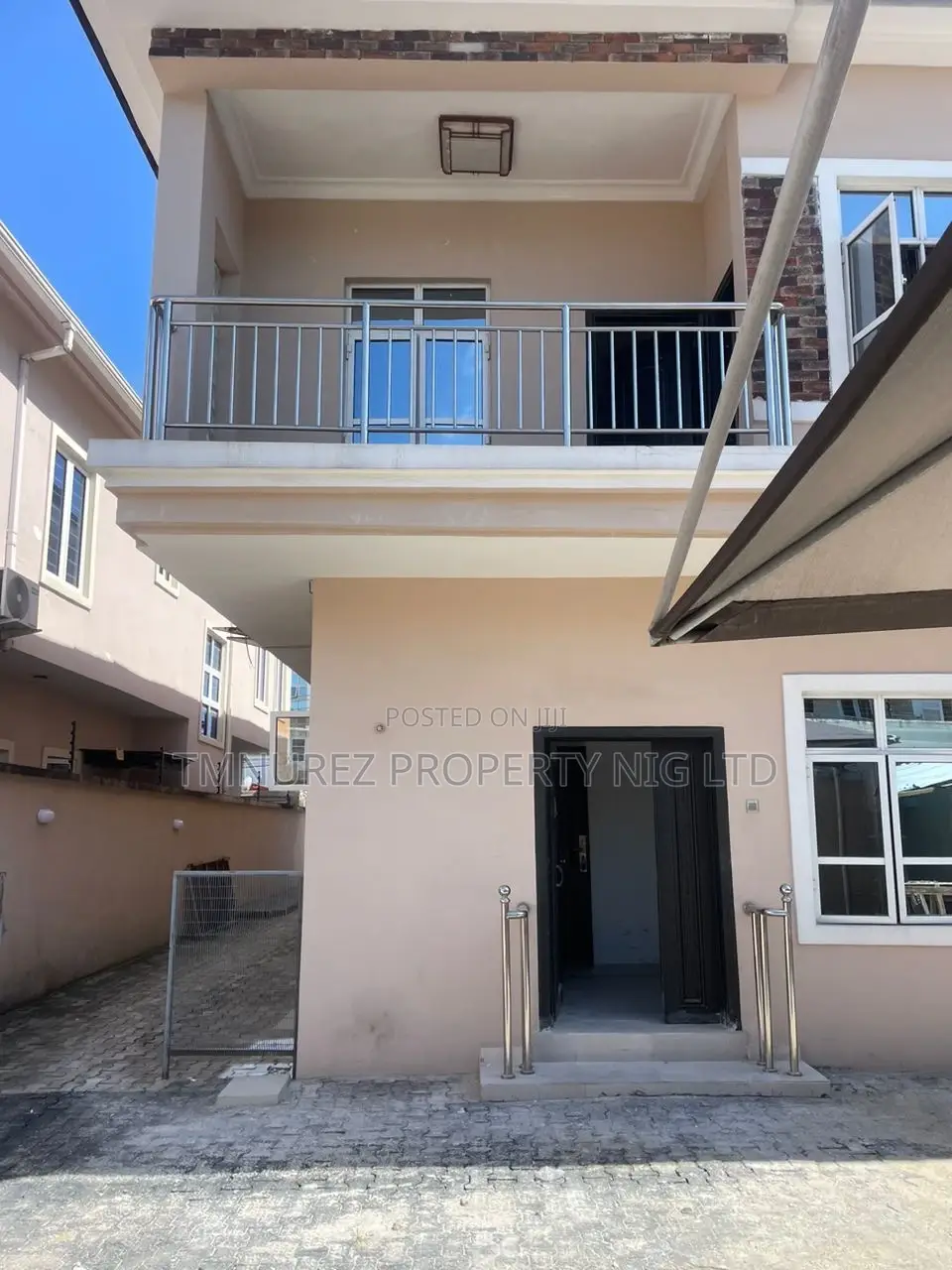 4bdrm Duplex in Chevron for rent in Chevron
