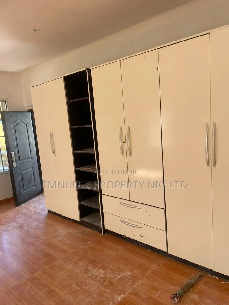 4bdrm Duplex in Chevron for rent in Chevron