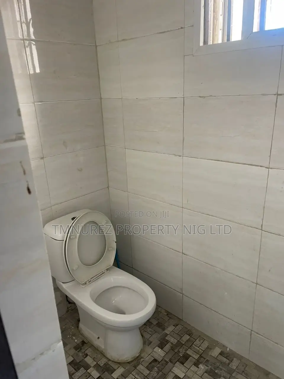 4bdrm Duplex in Chevron for rent in Chevron