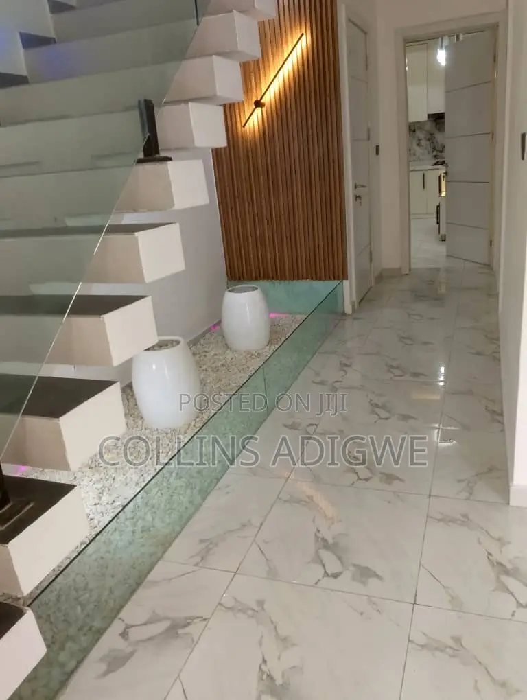 4bdrm Duplex in Chevron for sale in Chevron