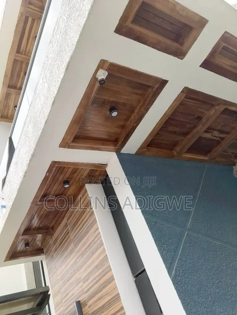 4bdrm Duplex in Chevron for sale in Chevron
