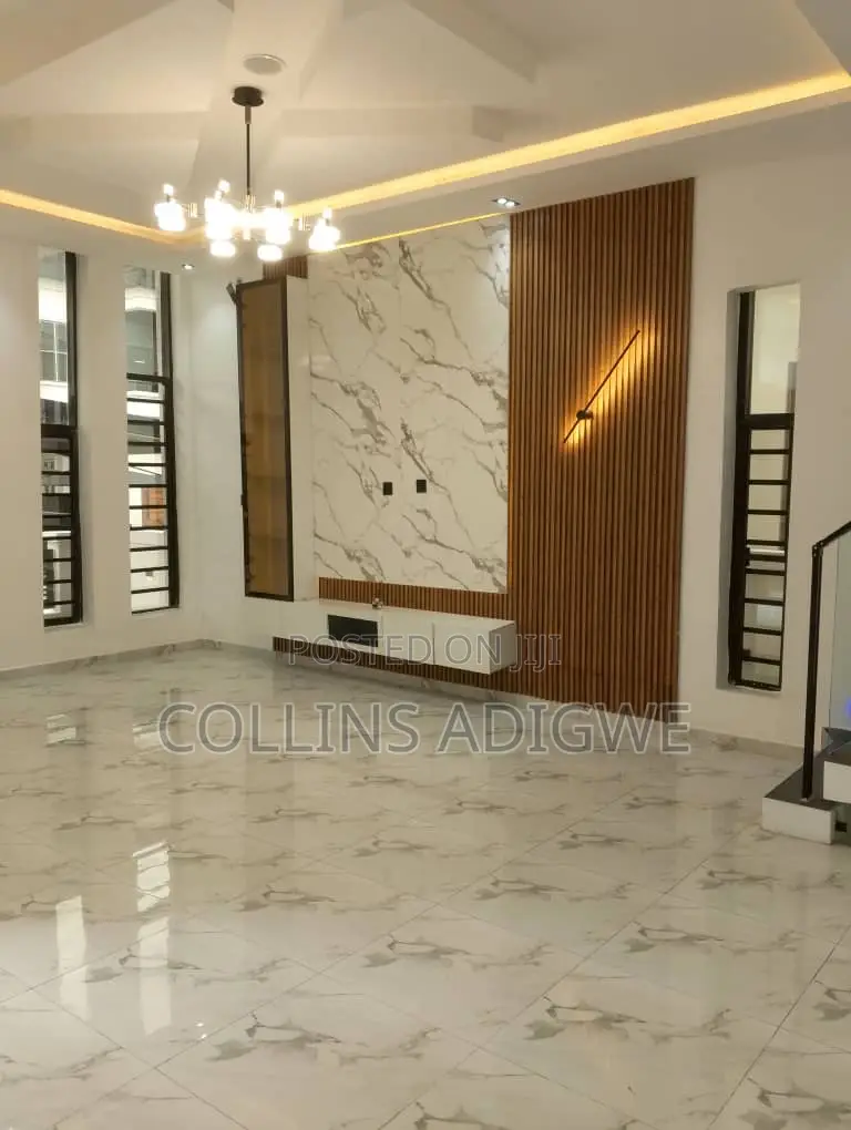 4bdrm Duplex in Chevron for sale in Chevron