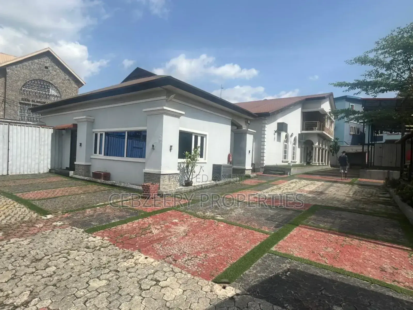 5bdrm House in Omole for sale in Omole Phase 1