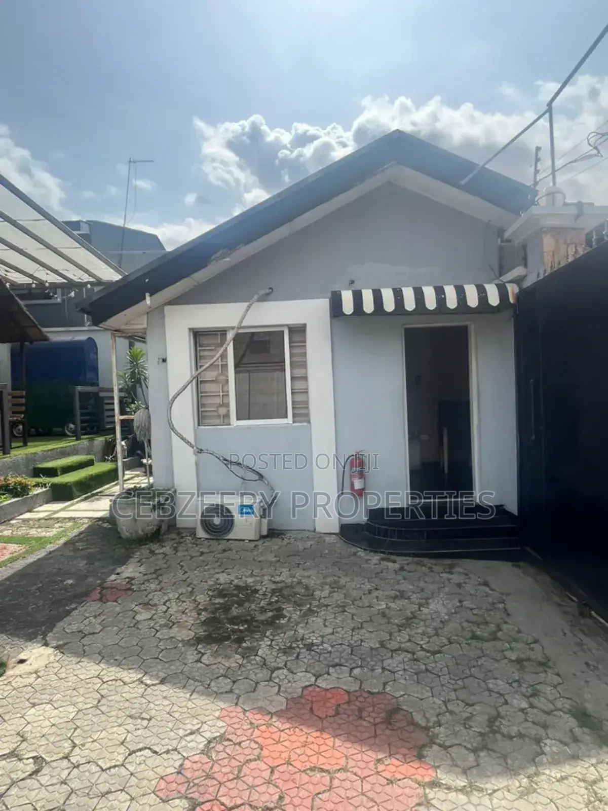 5bdrm House in Omole for sale in Omole Phase 1