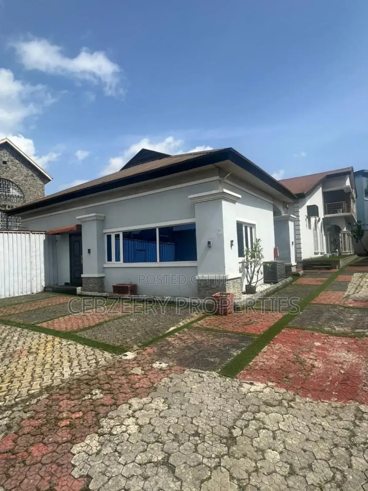 5bdrm House in Omole for sale in Omole Phase 1