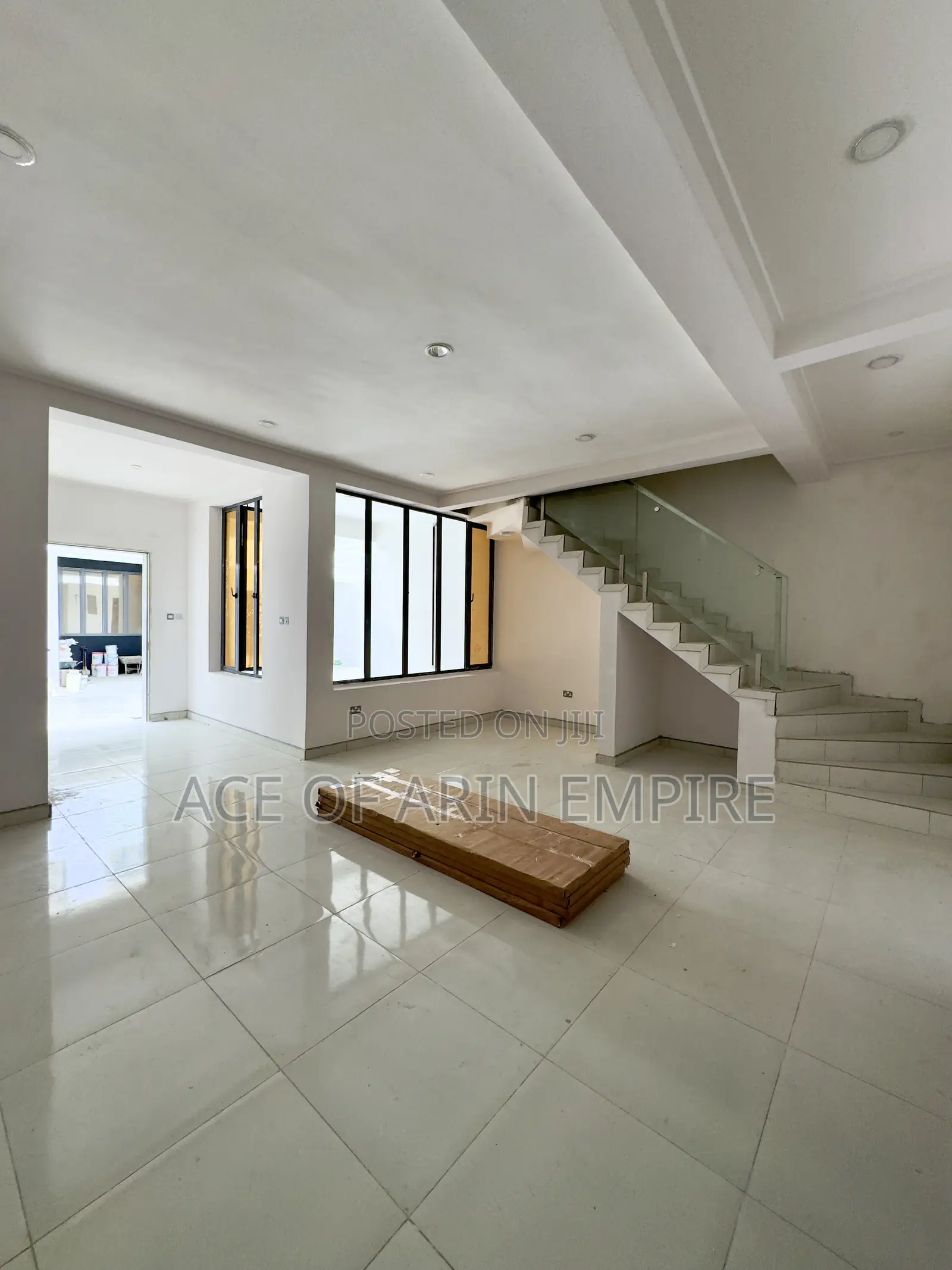 3bdrm Duplex in Chevron for sale in Chevron