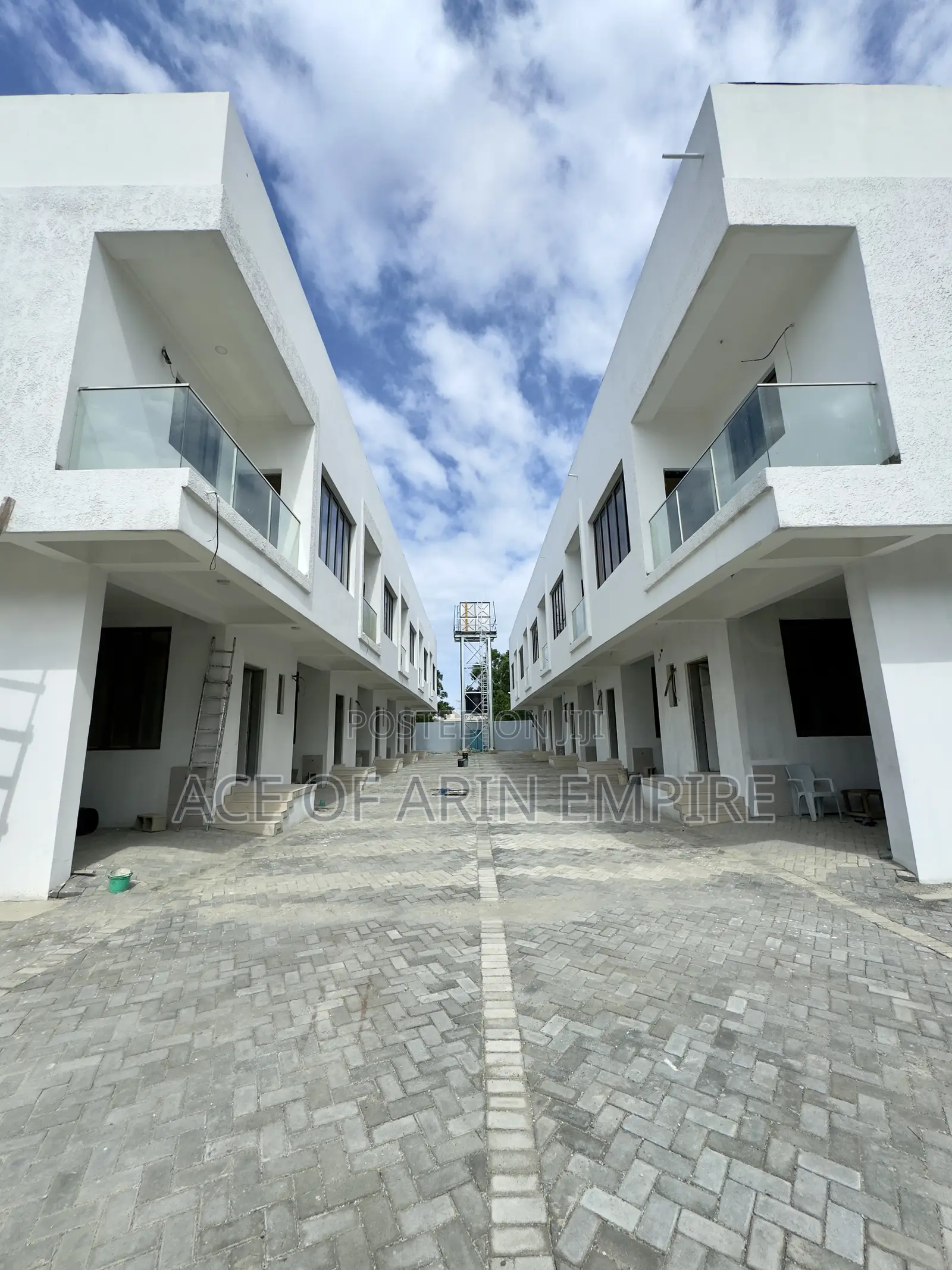 3bdrm Duplex in Chevron for sale in Chevron